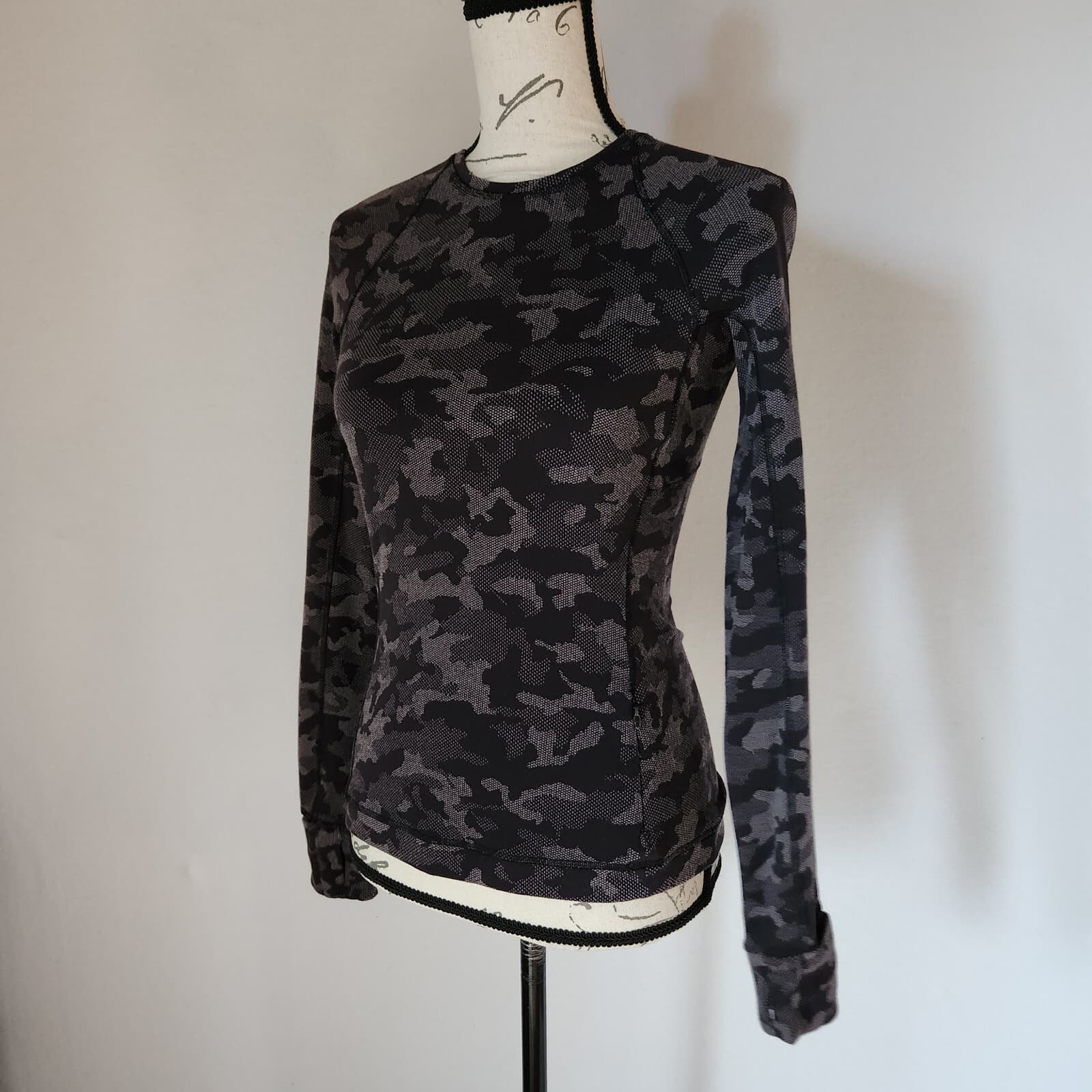 Lululemon Runderful Long Sleeve Heritage Camo Jacquard Black Lunar Rock Womens 4 - Thumbnail 3