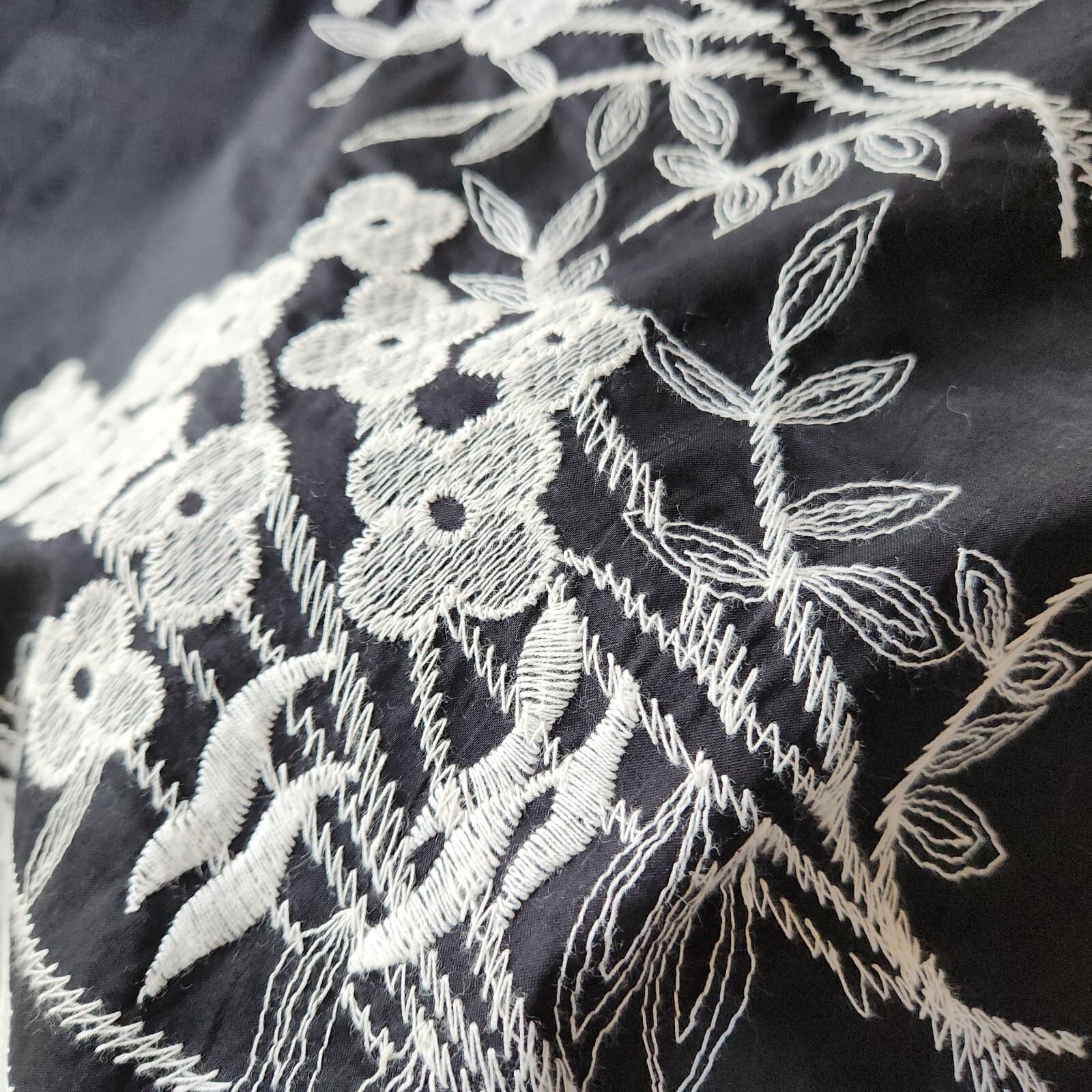 COREY LYNN CALTER Anthropologie Embroidered Floral Shift Dress Cotton Black Sz.S - Thumbnail 5