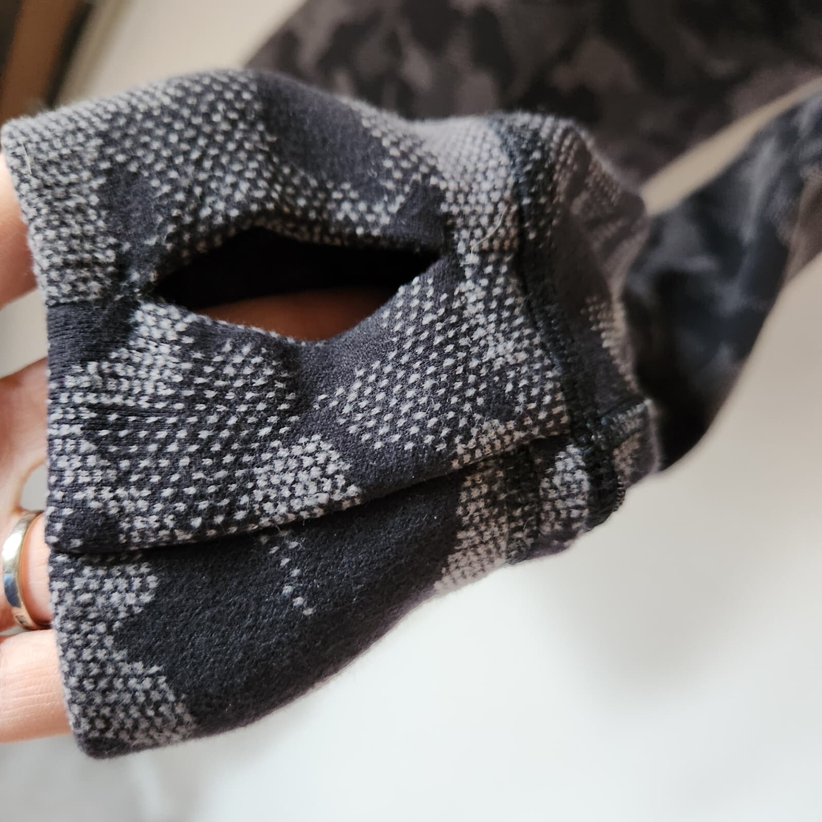 Lululemon Runderful Long Sleeve Heritage Camo Jacquard Black Lunar Rock Womens 4 - Thumbnail 8