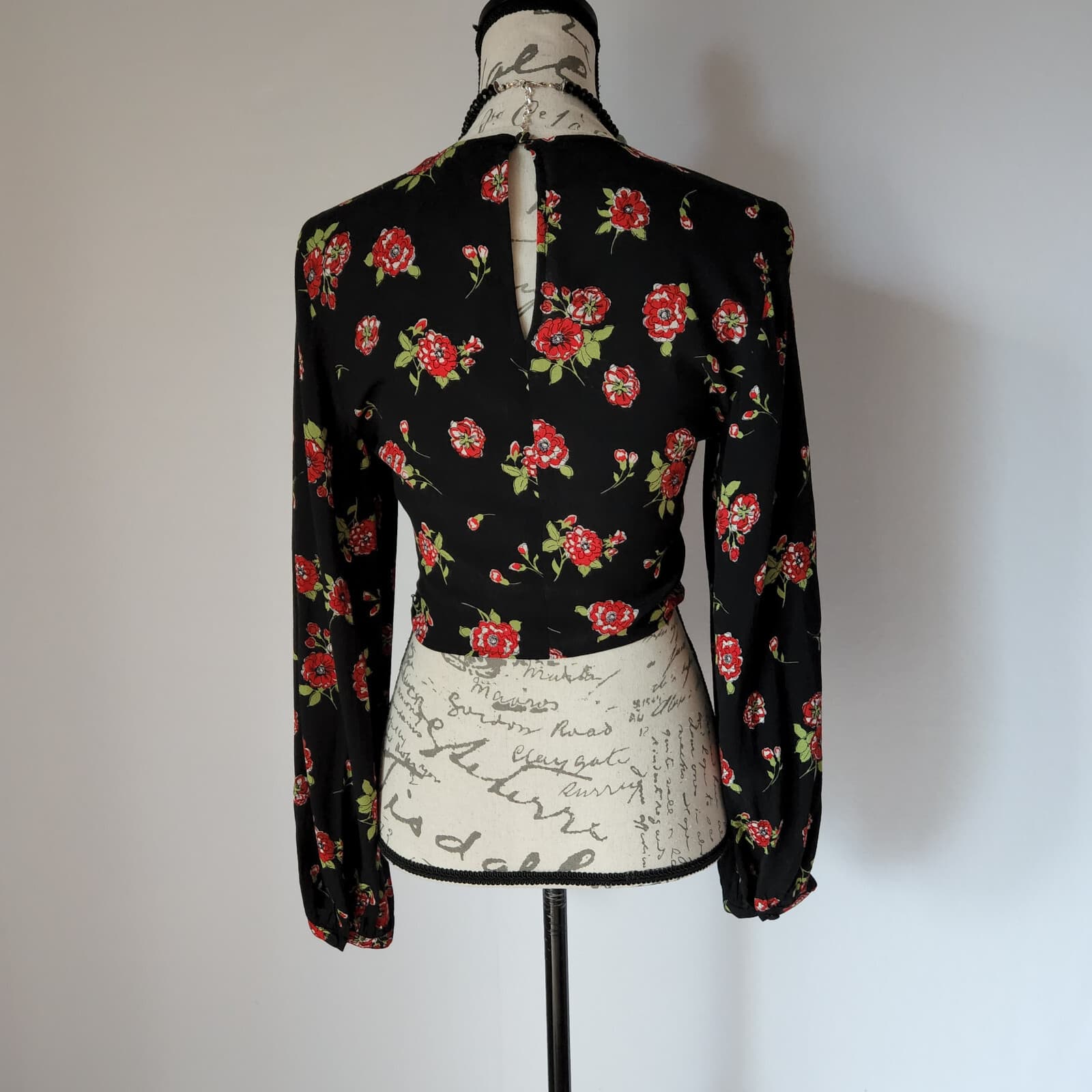 NWT ZARA Floral Crop Top Key-Hole Long Sleeve Zip Red-Black Viscose Women XS - Thumbnail 4
