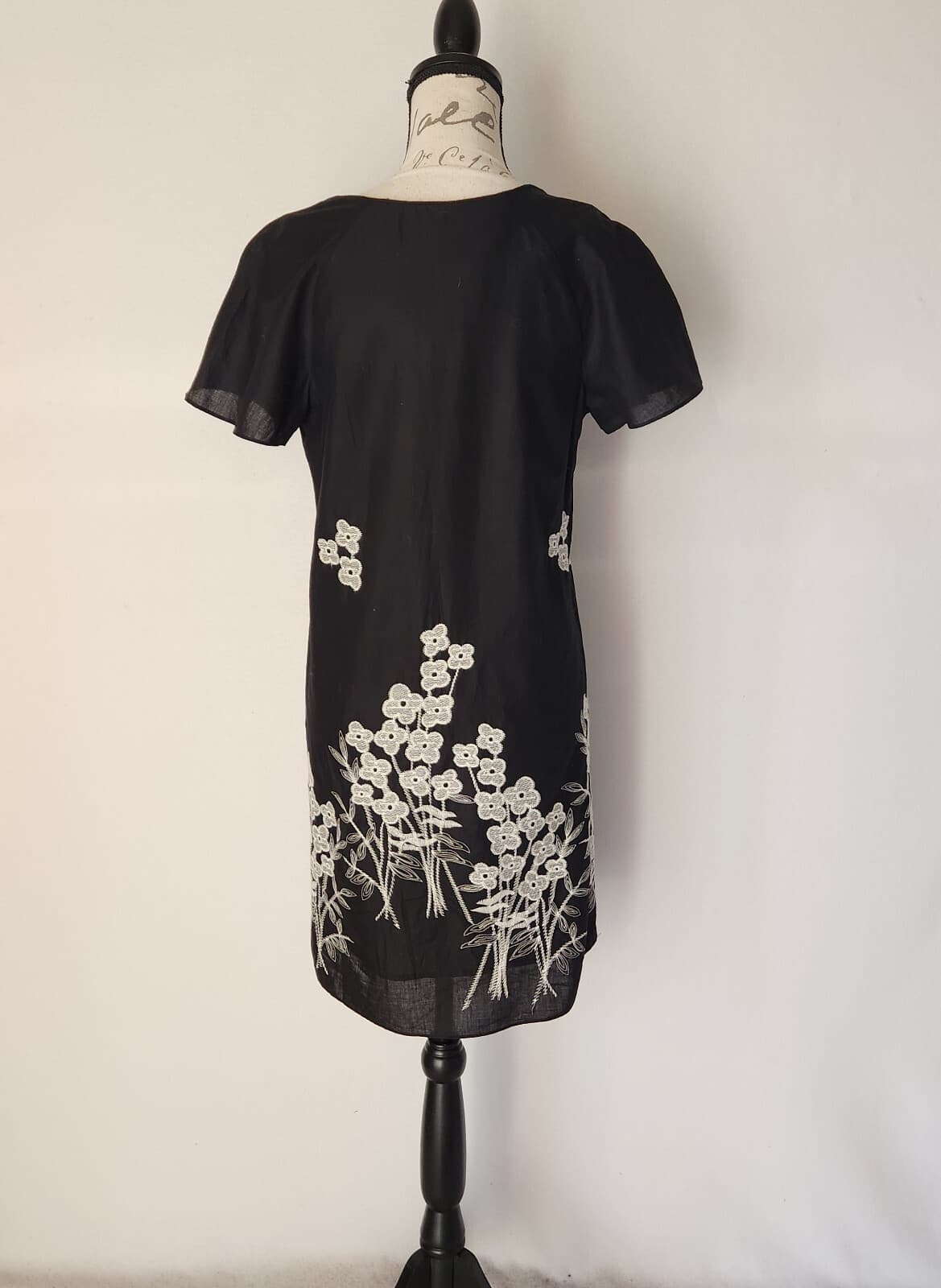 COREY LYNN CALTER Anthropologie Embroidered Floral Shift Dress Cotton Black Sz.S - Thumbnail 4