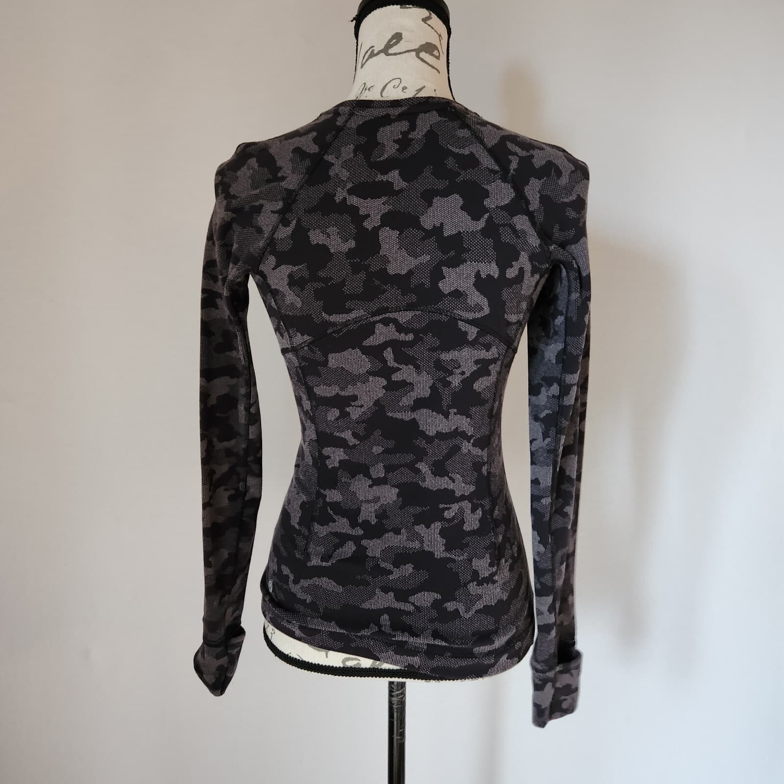 Lululemon Runderful Long Sleeve Heritage Camo Jacquard Black Lunar Rock Womens 4 - Thumbnail 12