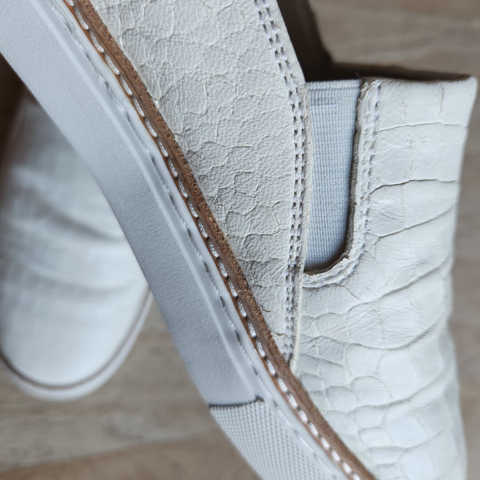 Johnston & Murphy Callie Slip On Sneaker White Croc Embossed Leahter Women 8.5M - Thumbnail 6