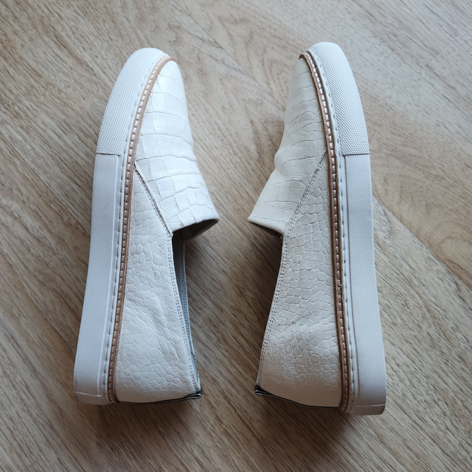 Johnston & Murphy Callie Slip On Sneaker White Croc Embossed Leahter Women 8.5M - Thumbnail 8
