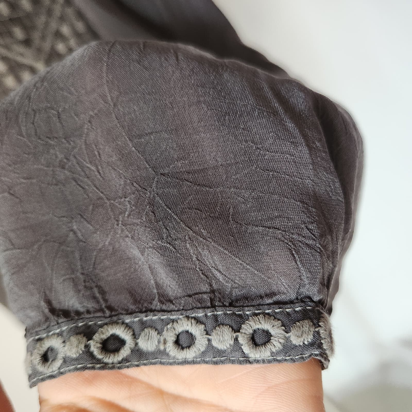 Johnny Was Embroidered Tunic Blouse Long Sleeve V-Neck Cupra-Rayon Grey Sz.XS - Thumbnail 3