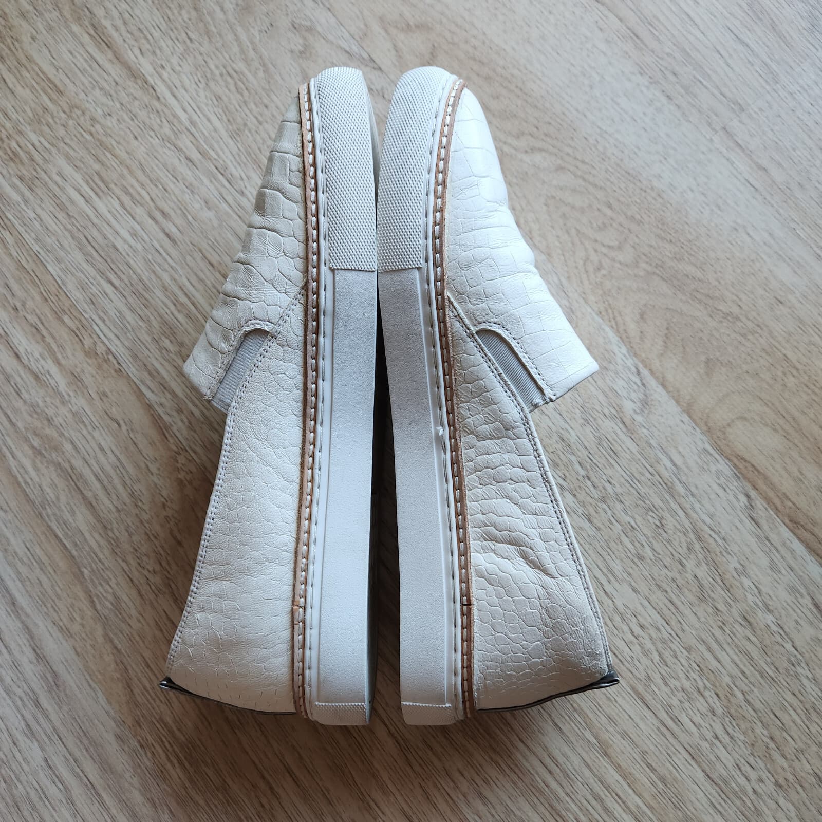 Johnston & Murphy Callie Slip On Sneaker White Croc Embossed Leahter Women 8.5M - Thumbnail 9
