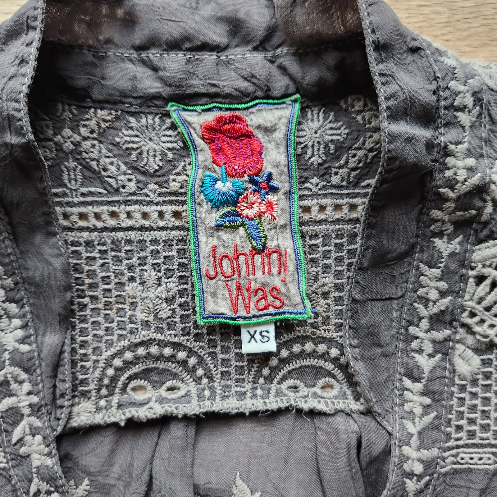 Johnny Was Embroidered Tunic Blouse Long Sleeve V-Neck Cupra-Rayon Grey Sz.XS - Thumbnail 9