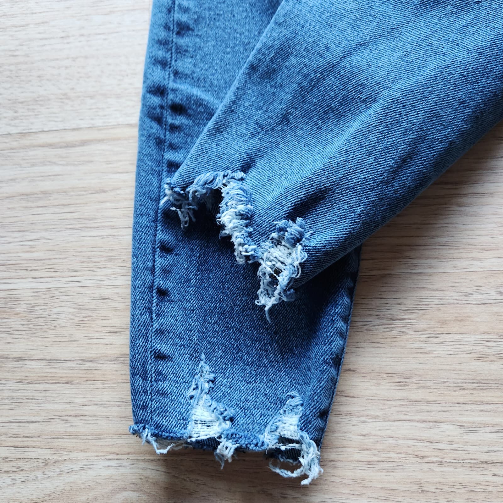 Good American Good Waist Chew Hem Cropped Jeans Zip Stretch Blue799 Women's 28 - Thumbnail 3