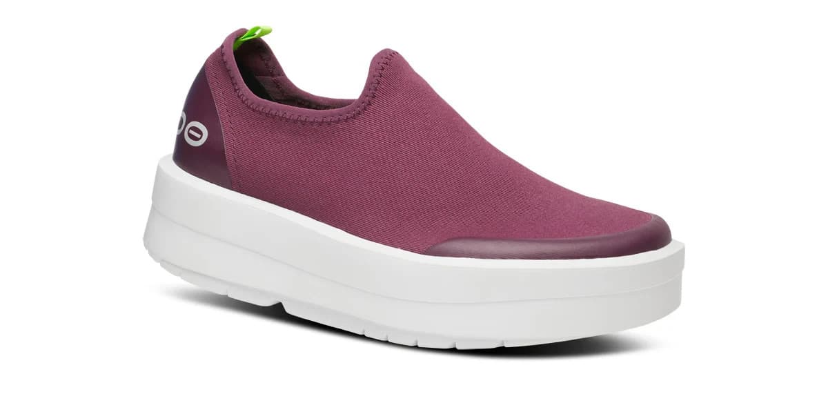 OOFOS OOmega eeZee Low Top Recovery Shoes Comfort Slip-On Mulberry Women's US5 - Thumbnail 2