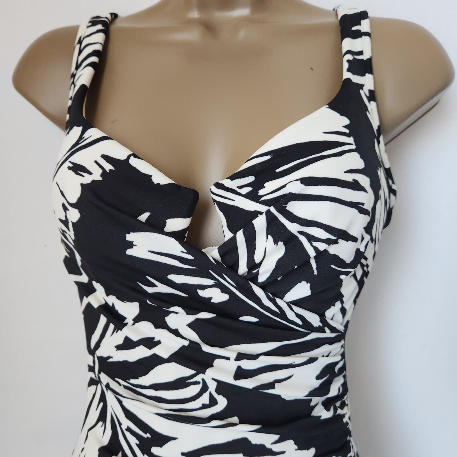 Miraclesuit Tropical Escape One Piece Swimsuit Sweetheart Neck Black White US8 - Thumbnail 2