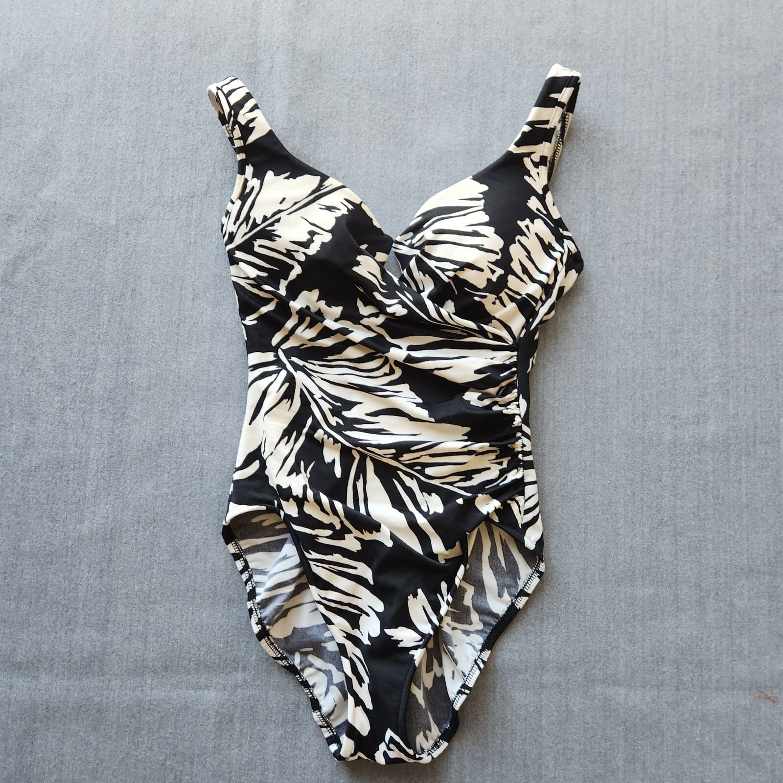Miraclesuit Tropical Escape One Piece Swimsuit Sweetheart Neck Black White US8 - Thumbnail 4