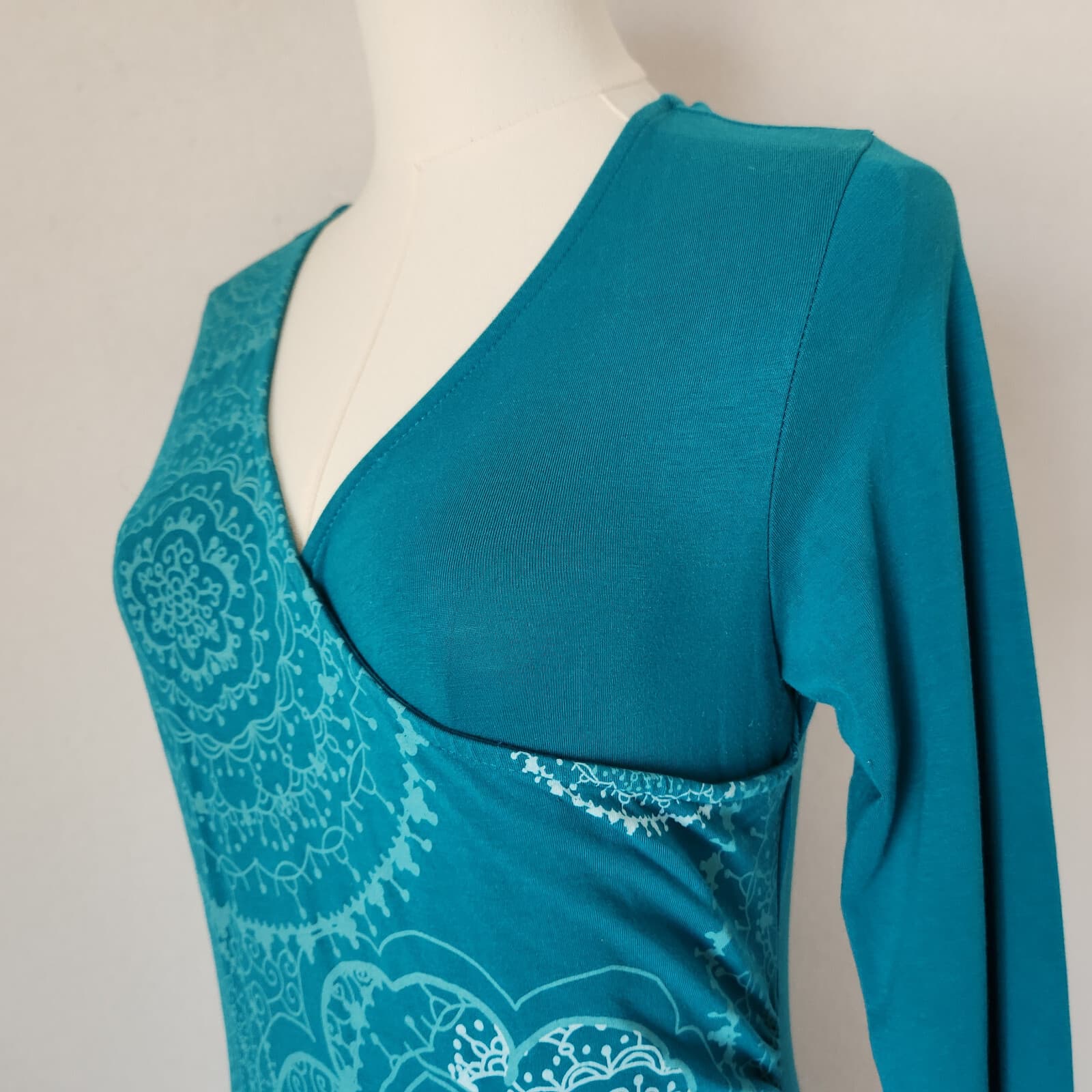 Kuhl Grace Mandala Printed Surplice Dress Long Sleeve Organic Cotton Green Sz.S - Thumbnail 4