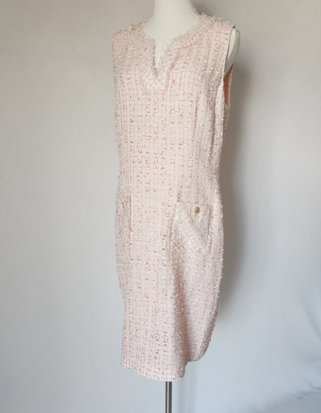 NWoT Karl Lagerfeld Tweed Sheath Dress Sleeveless V-Neck Pocket Pink Sz.12 - Thumbnail 2