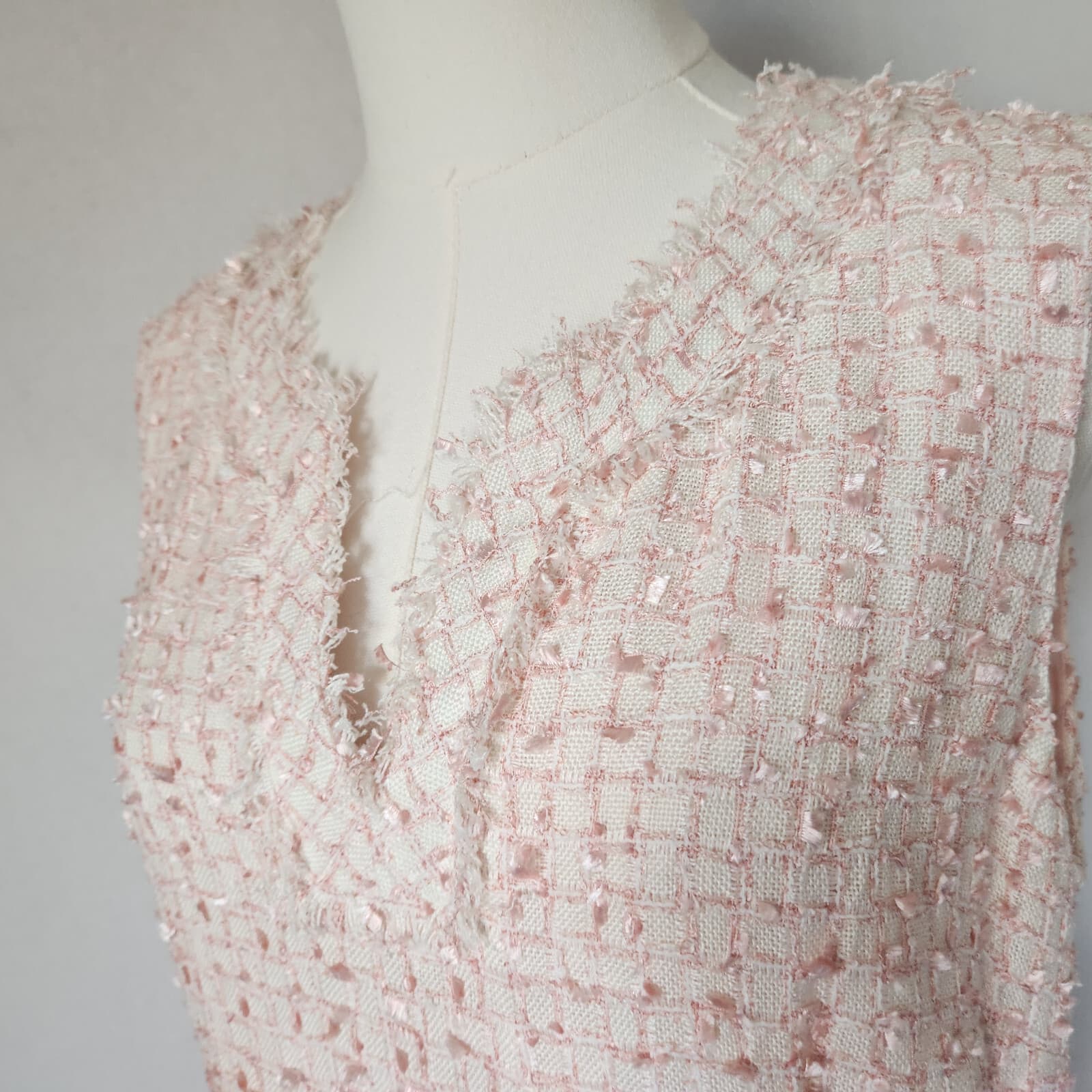 NWoT Karl Lagerfeld Tweed Sheath Dress Sleeveless V-Neck Pocket Pink Sz.12 - Thumbnail 3