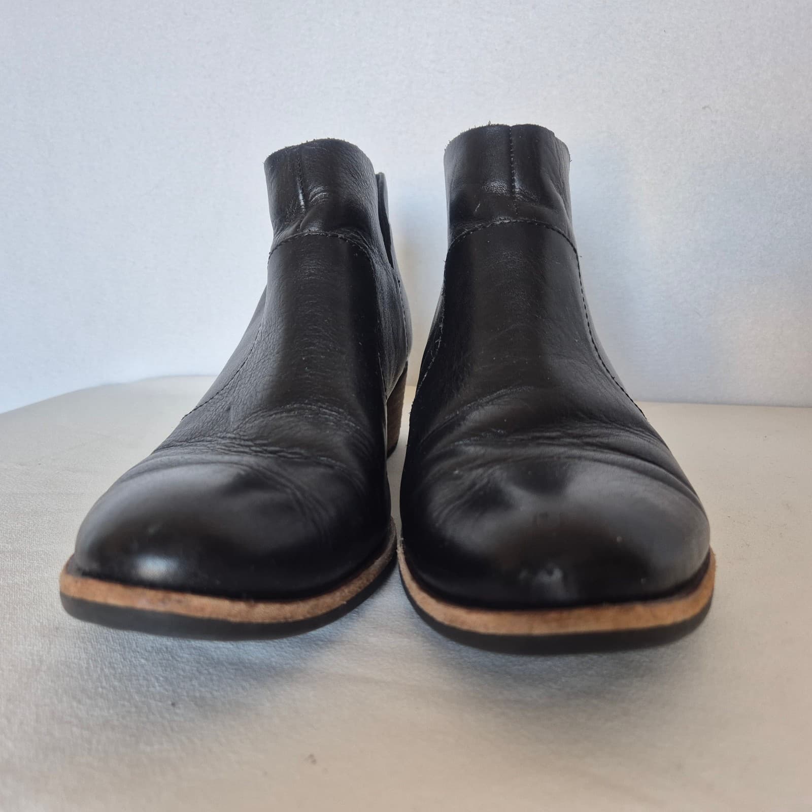 Kork-Ease Skye Black Leather Ankle Booties 1.5" Stacked-Heel Back Zipper US 10M - Thumbnail 8