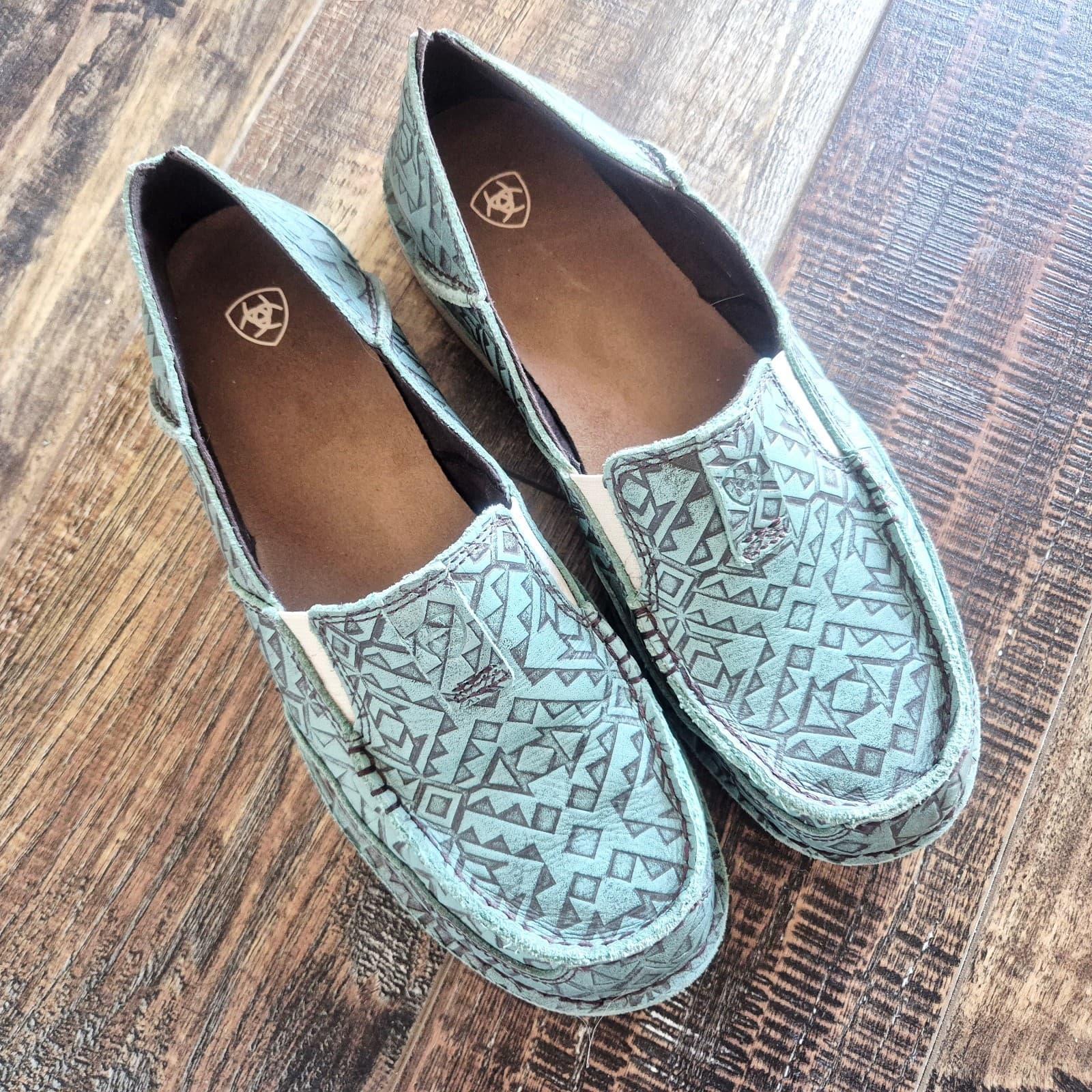 Ariat Women's 10B Western Cruiser Shoes Comfort Leather Turquoise Blanket Emboss - Thumbnail 2