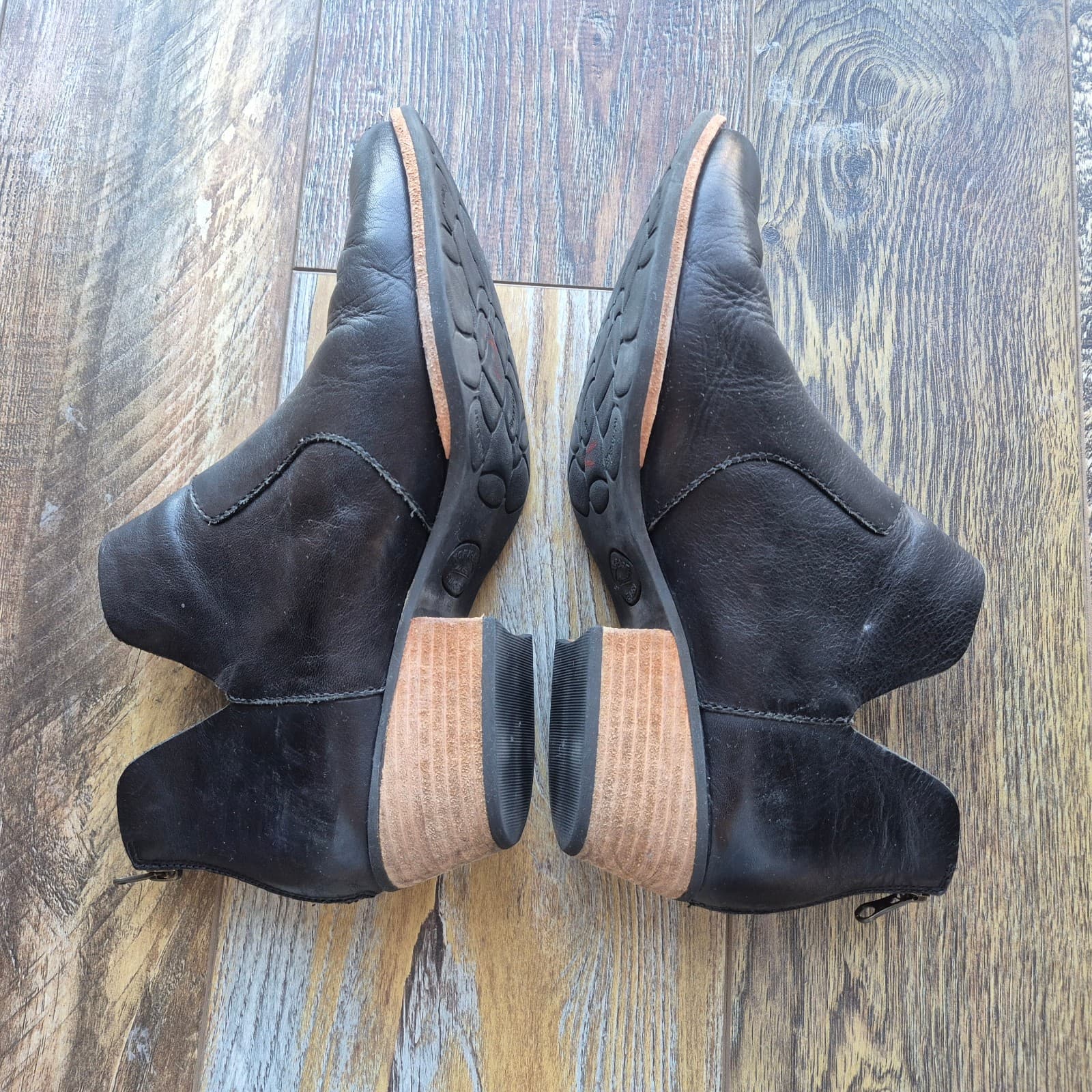 Kork-Ease Skye Black Leather Ankle Booties 1.5" Stacked-Heel Back Zipper US 10M - Thumbnail 10