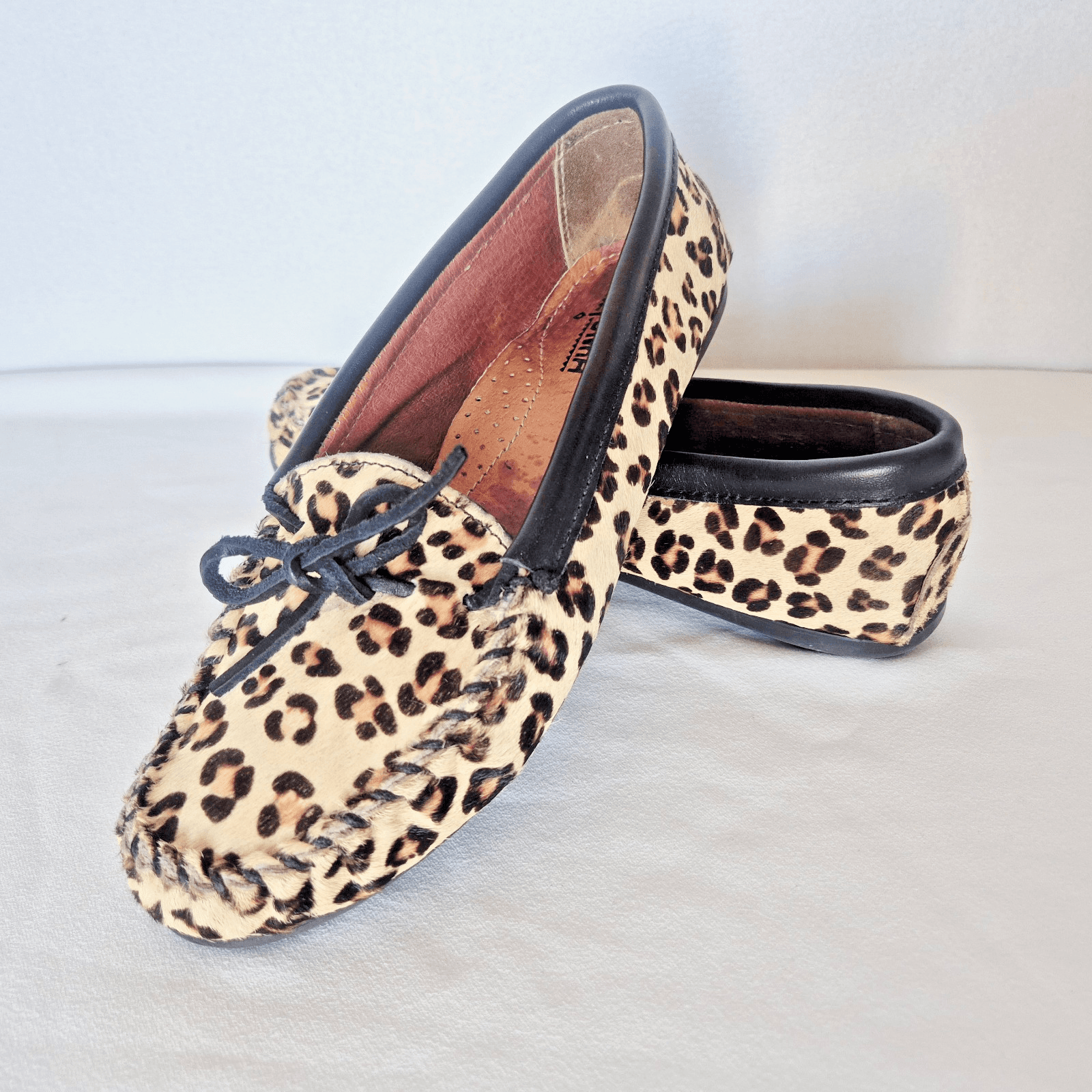 Minnetonka Leopard Leahter Dyed Calf Hair Moccasins Loafer Slip-On Women's US8 - Thumbnail 3