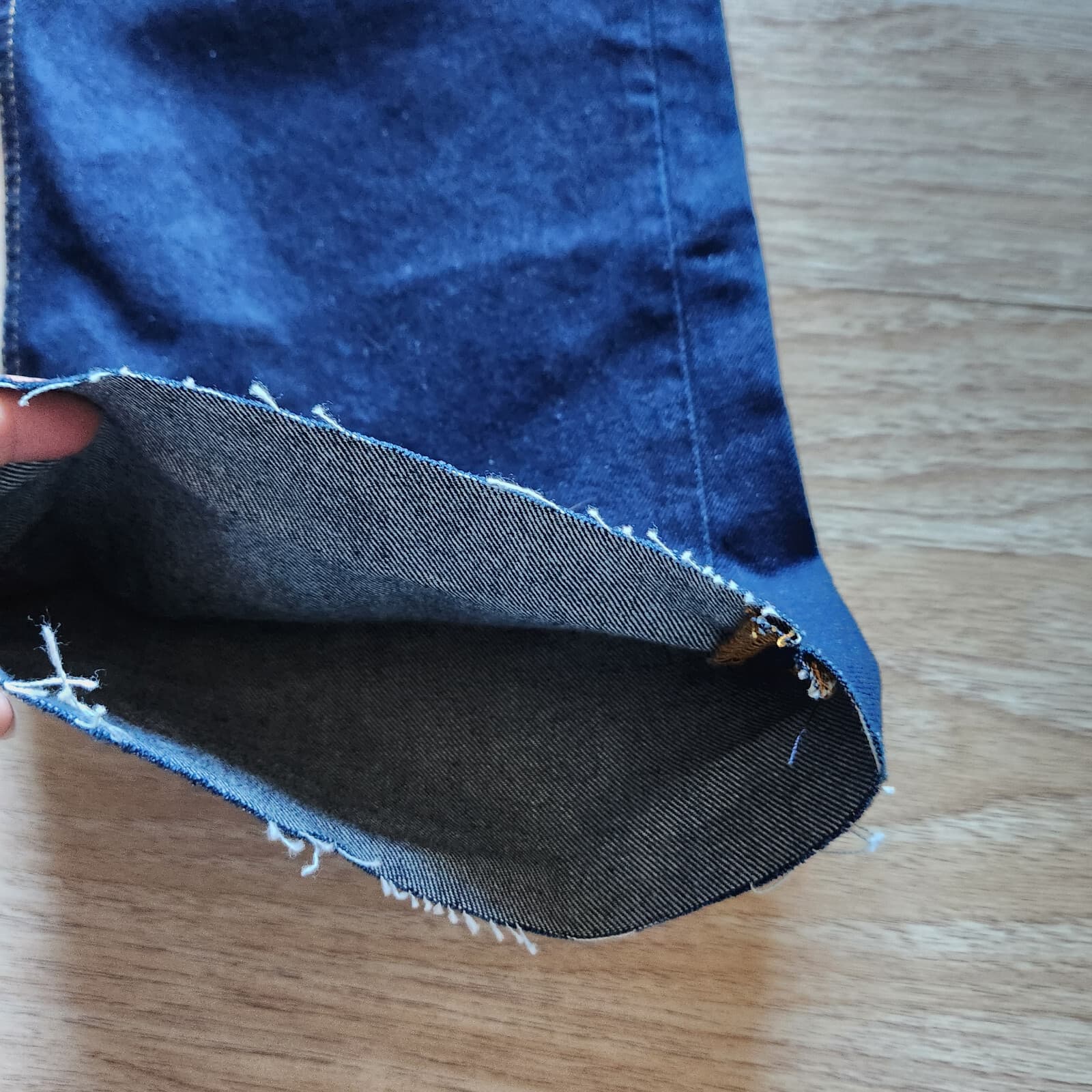 EUC ZARA High Waist Straight Leg Jeans 5-Pockets Raw Hem Dark Wash Blue Sz.2 - Thumbnail 4
