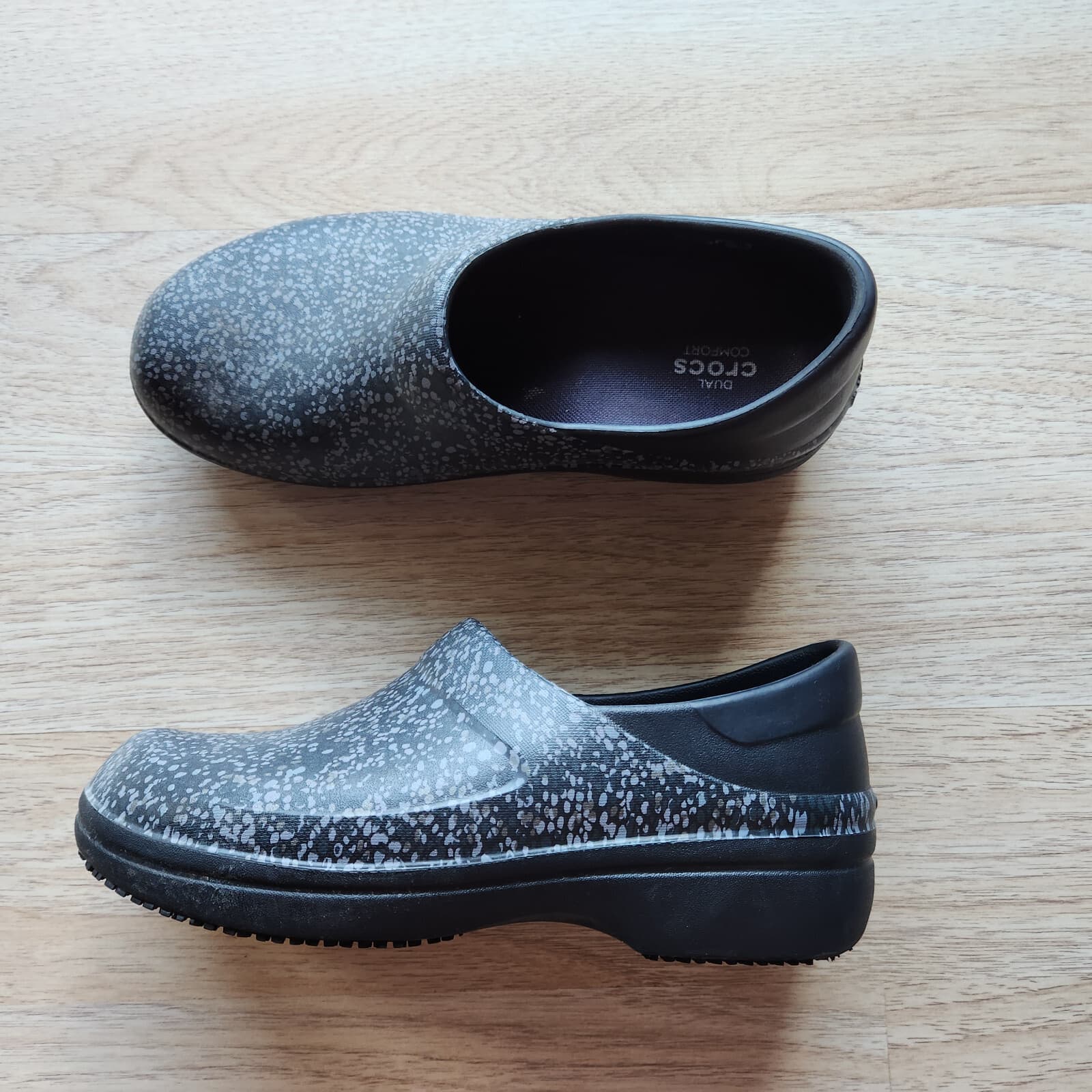 Crocs Neria Pro II Dual Comfort Graphic Slip Resistant Clogs Black Women's US8 - Thumbnail 3