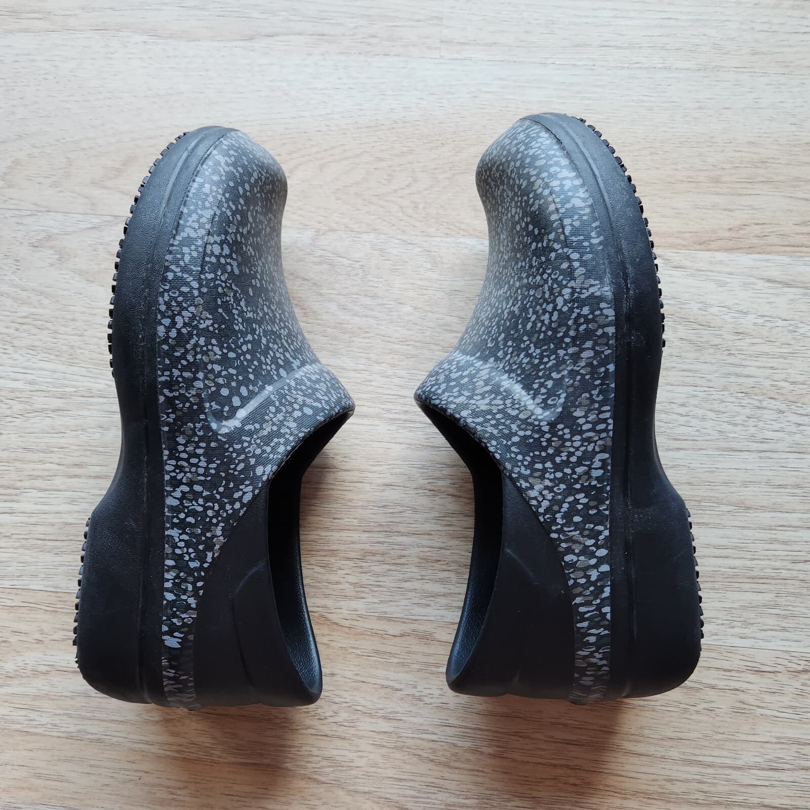 Crocs Neria Pro II Dual Comfort Graphic Slip Resistant Clogs Black Women's US8 - Thumbnail 4