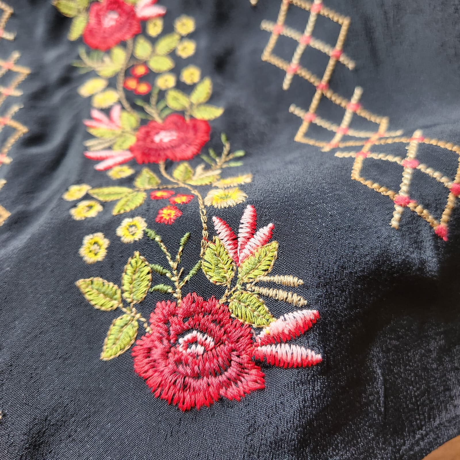 J.Jill Embroidered Floral Boho Tassel Tunic Blouse Long Sleeve Rayon Black Sz.L - Thumbnail 8