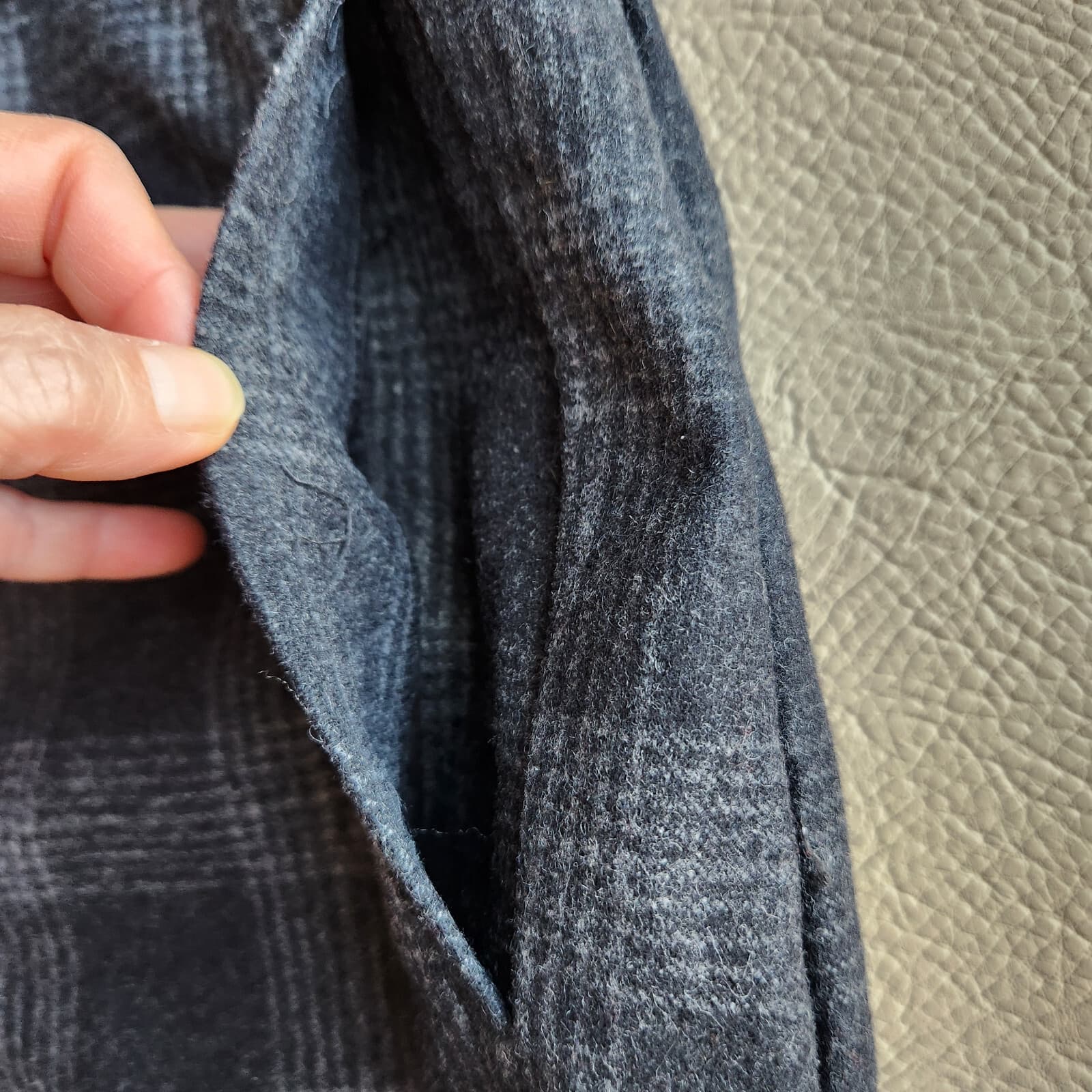 Aritzia Wilfred Wool Cashmere Plaid Dress Pants Ankle Straight Black Grey Sz.6 - Thumbnail 4