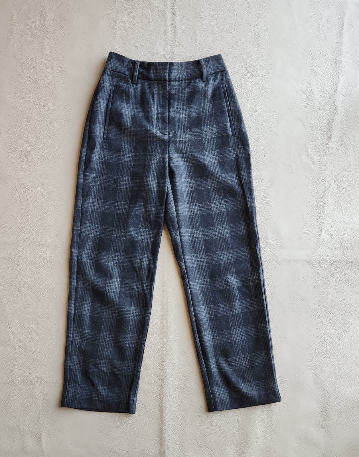 Aritzia Wilfred Wool Cashmere Plaid Dress Pants Ankle Straight Black Grey Sz.6 - Thumbnail 2