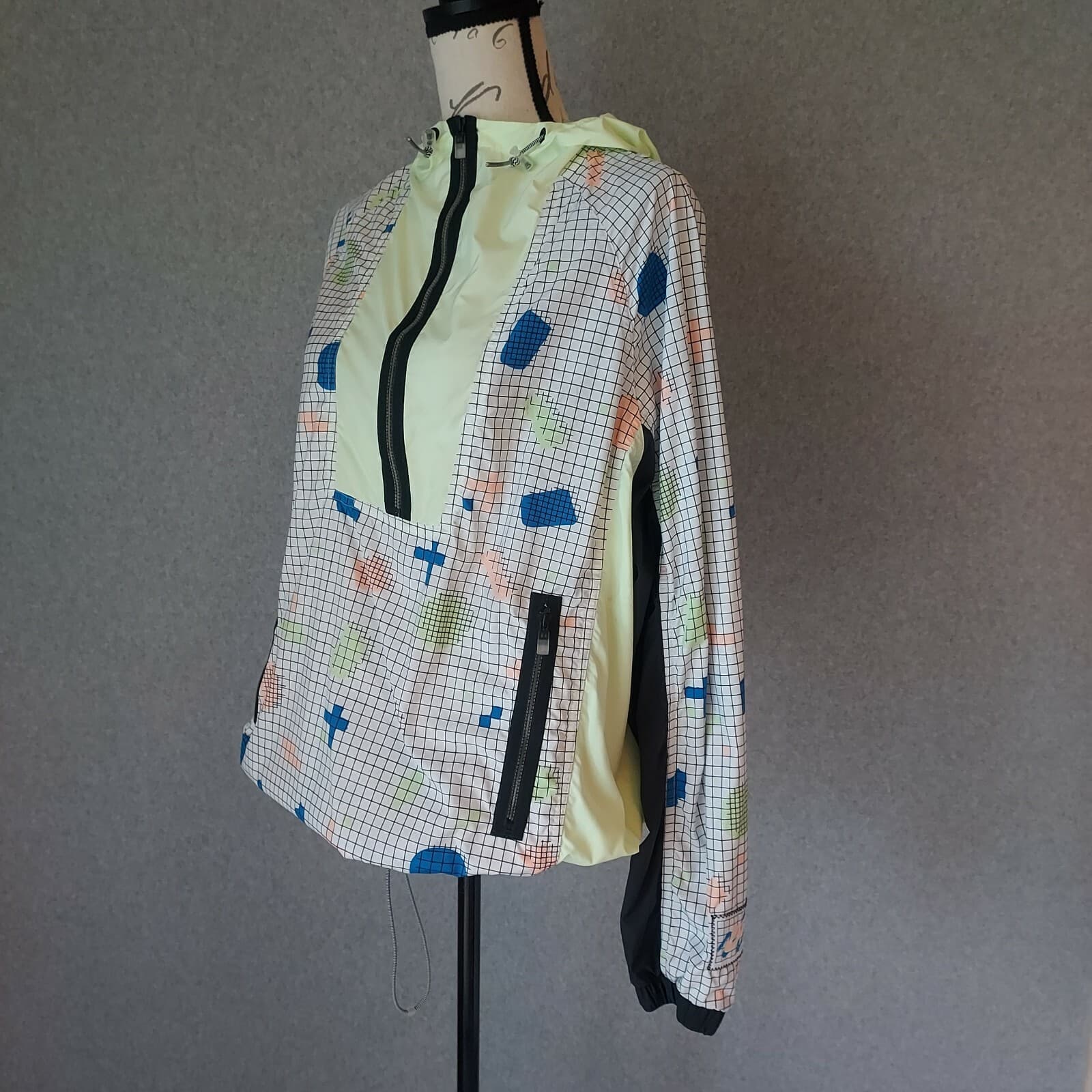 Nike Sportwear Windrunner Hooded Jacket Pullover 1/2 Zip Geo-Print Neon Women M - Thumbnail 5