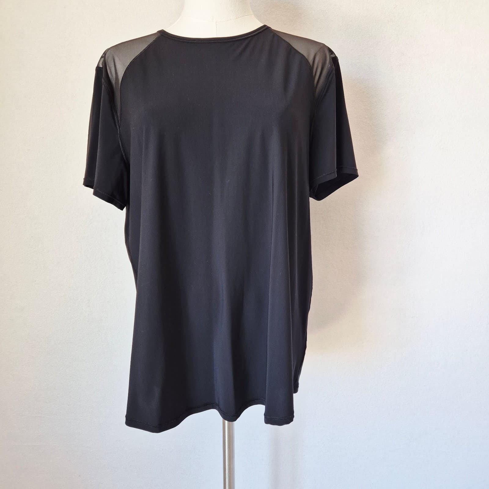 Lululemon Sculpt Short-Sleeve T-Shirt Lightweight Mesh Black Bust 41" (12-14) - Thumbnail 3