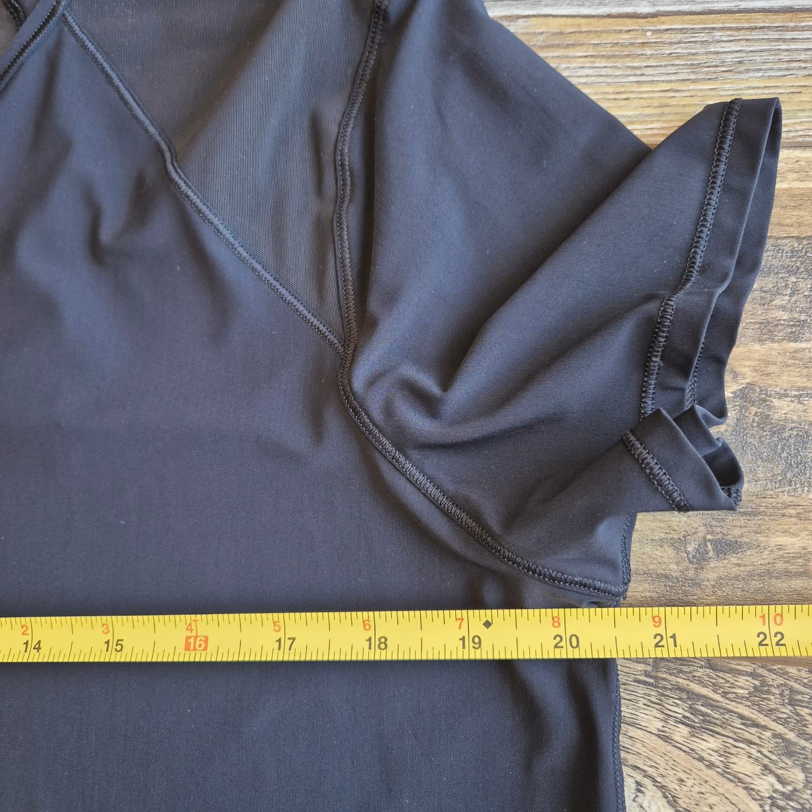 Lululemon Sculpt Short-Sleeve T-Shirt Lightweight Mesh Black Bust 41" (12-14) - Thumbnail 10