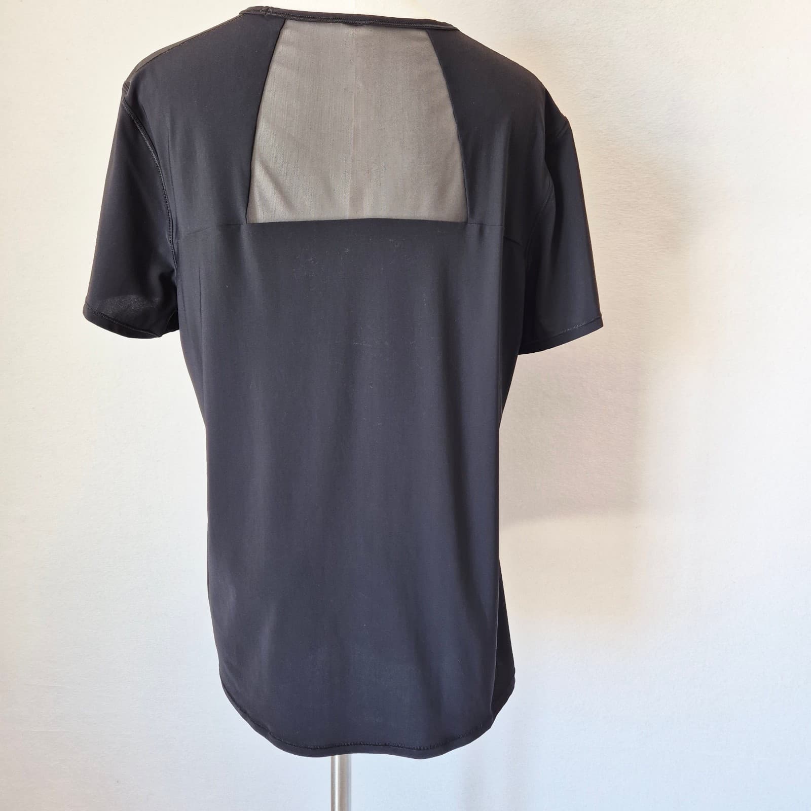 Lululemon Sculpt Short-Sleeve T-Shirt Lightweight Mesh Black Bust 41" (12-14) - Thumbnail 5