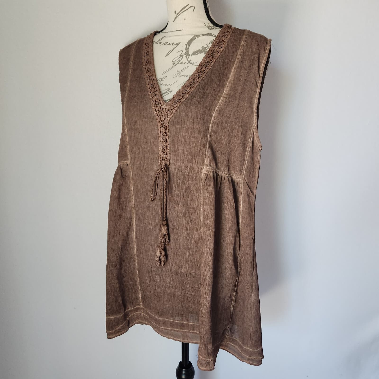 NWT Pretty Angel Linen Blend Lace Trim V-Neck Peplum Top Sleeveless Brown Sz.S - Thumbnail 2