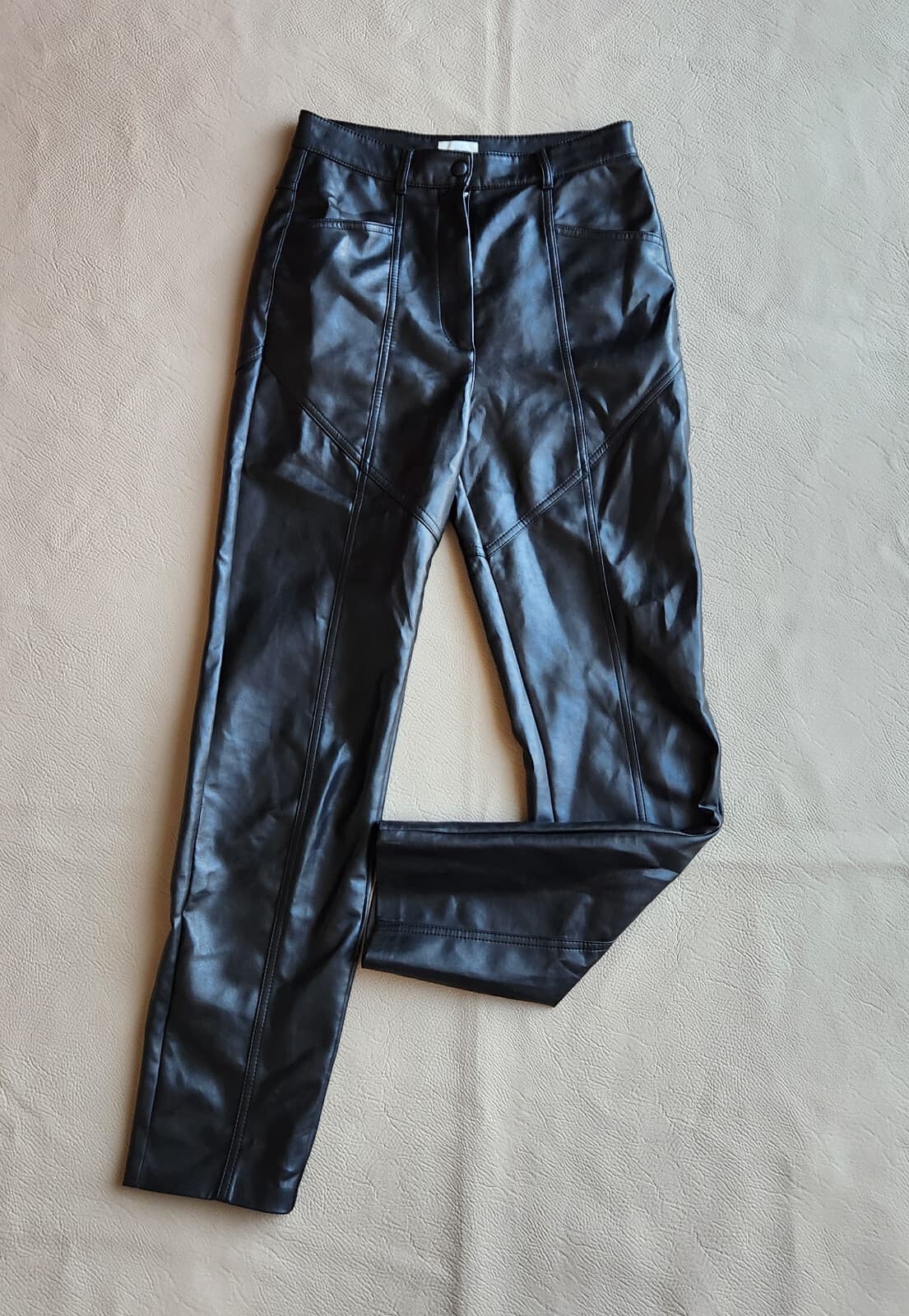 Aritzia Wilfred Rebel High-Waisted Vegan Leather Pant Seamed Straight Black Sz.4 - Thumbnail 3