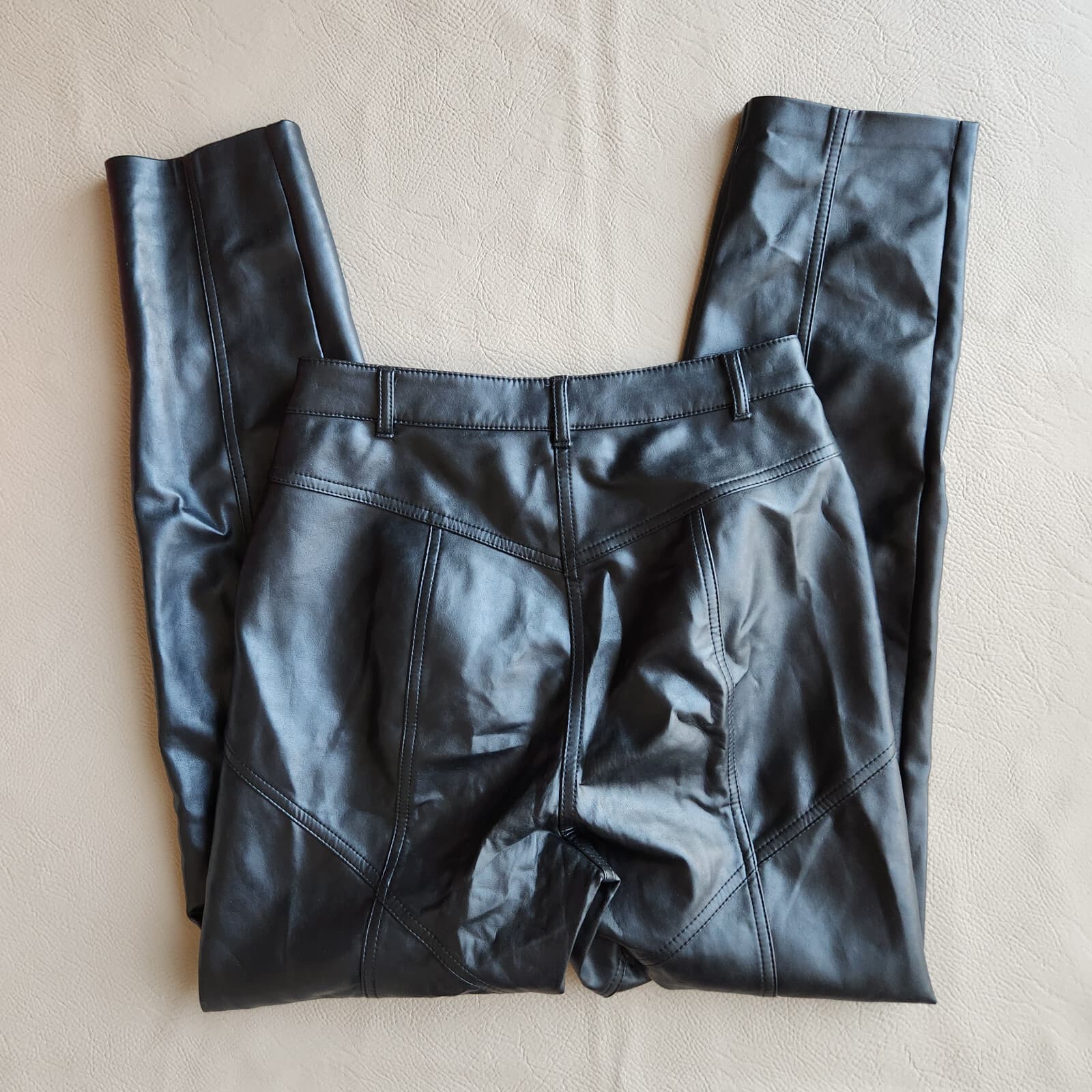 Aritzia Wilfred Rebel High-Waisted Vegan Leather Pant Seamed Straight Black Sz.4 - Thumbnail 7