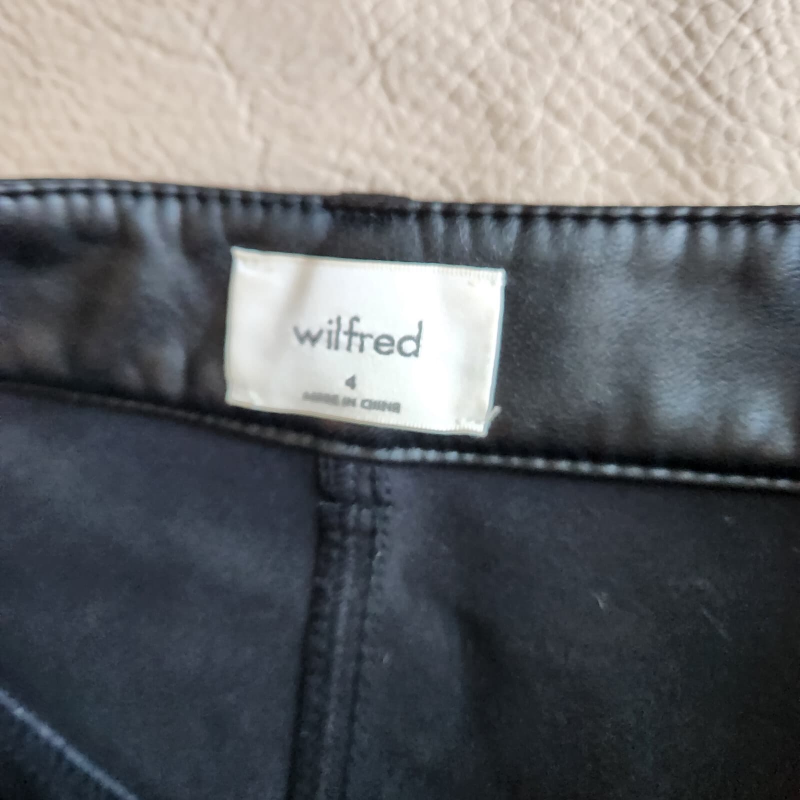 Aritzia Wilfred Rebel High-Waisted Vegan Leather Pant Seamed Straight Black Sz.4 - Thumbnail 10
