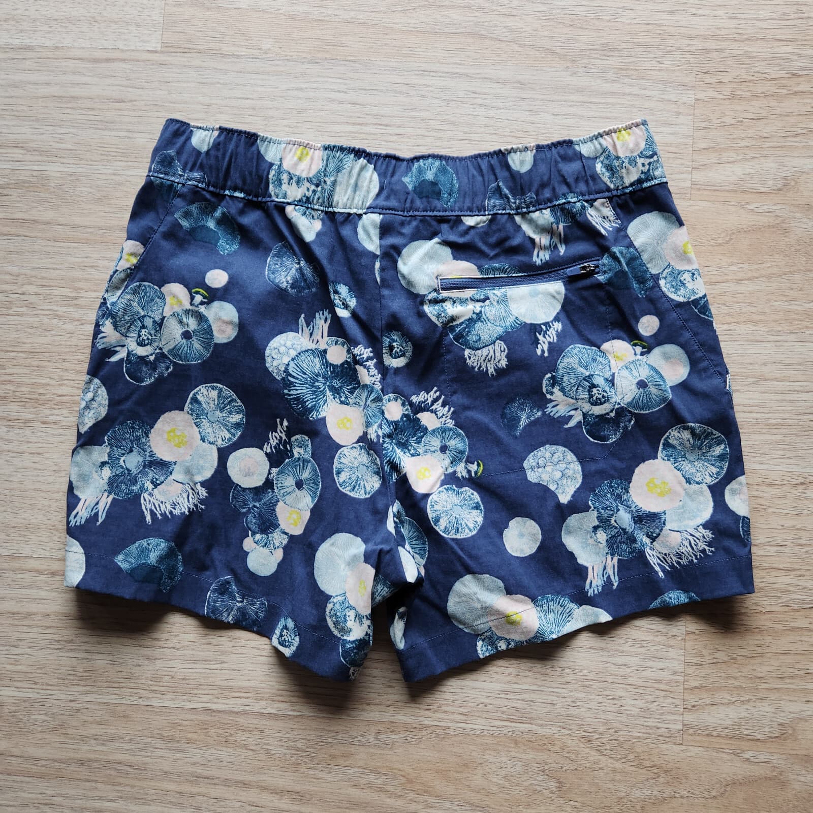 The North Face Women's M Class V Athletic Beach Shorts Drawstring Pocket Blue - Thumbnail 3