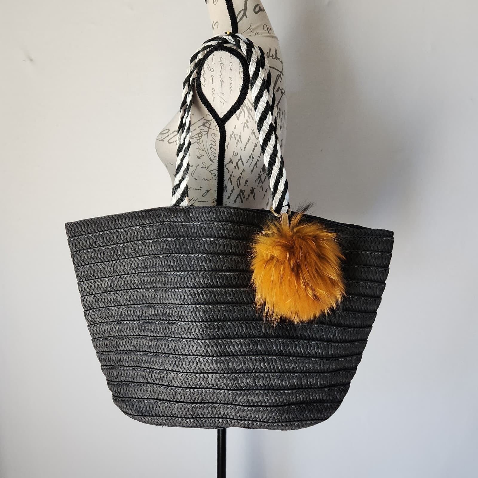 NWT Rachel Zoe x Box of Style Woven Paper Straw Big Tote x Feather Charm Black