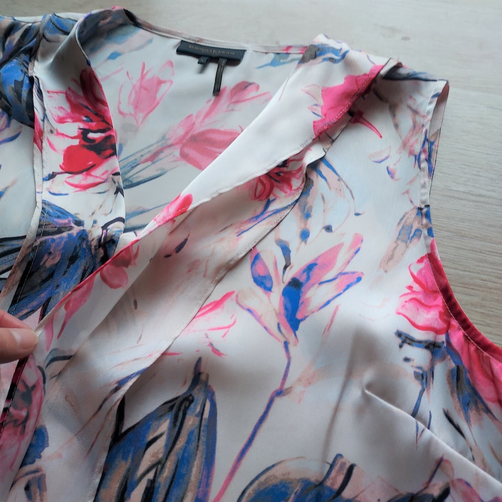 Donna Karen New York Satin Ruffle Floral Top Sleeveless V-Neck Pink Sz.L - Thumbnail 7