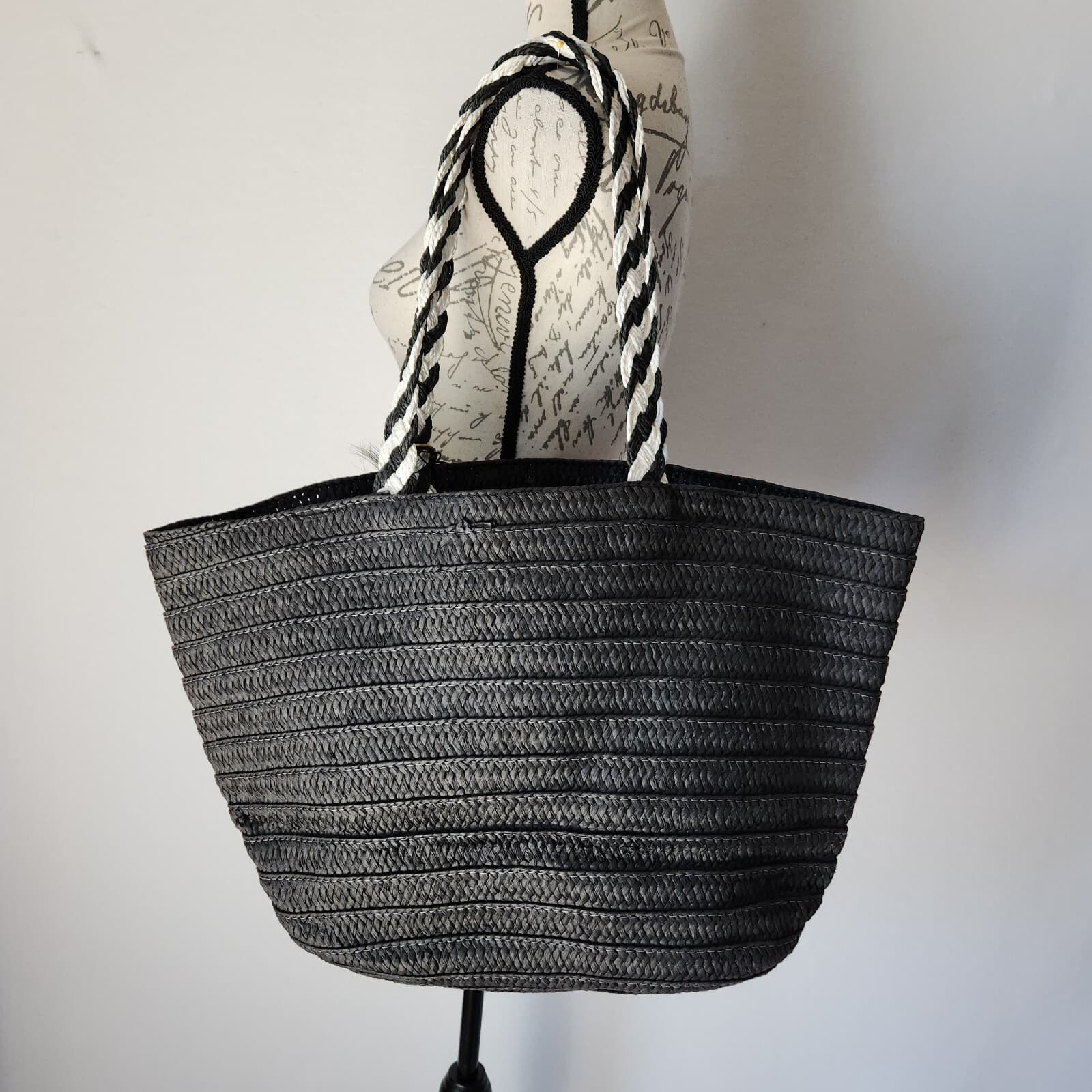 NWT Rachel Zoe x Box of Style Woven Paper Straw Big Tote x Feather Charm Black - Thumbnail 5