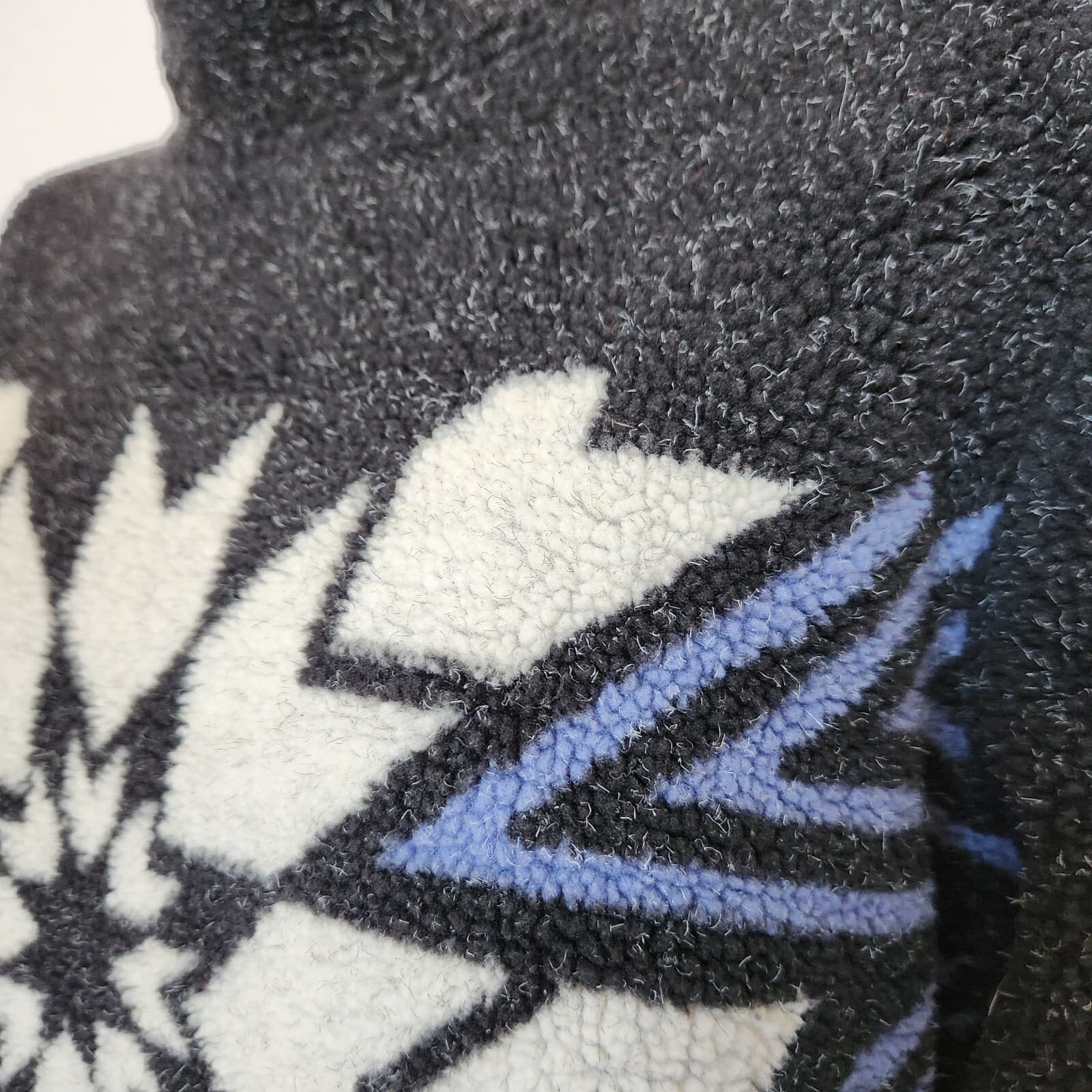 Cabela's Chunky Fleece Pullover Sweatshirt Nordic Snowflake Southwest Black Sz.L - Thumbnail 5