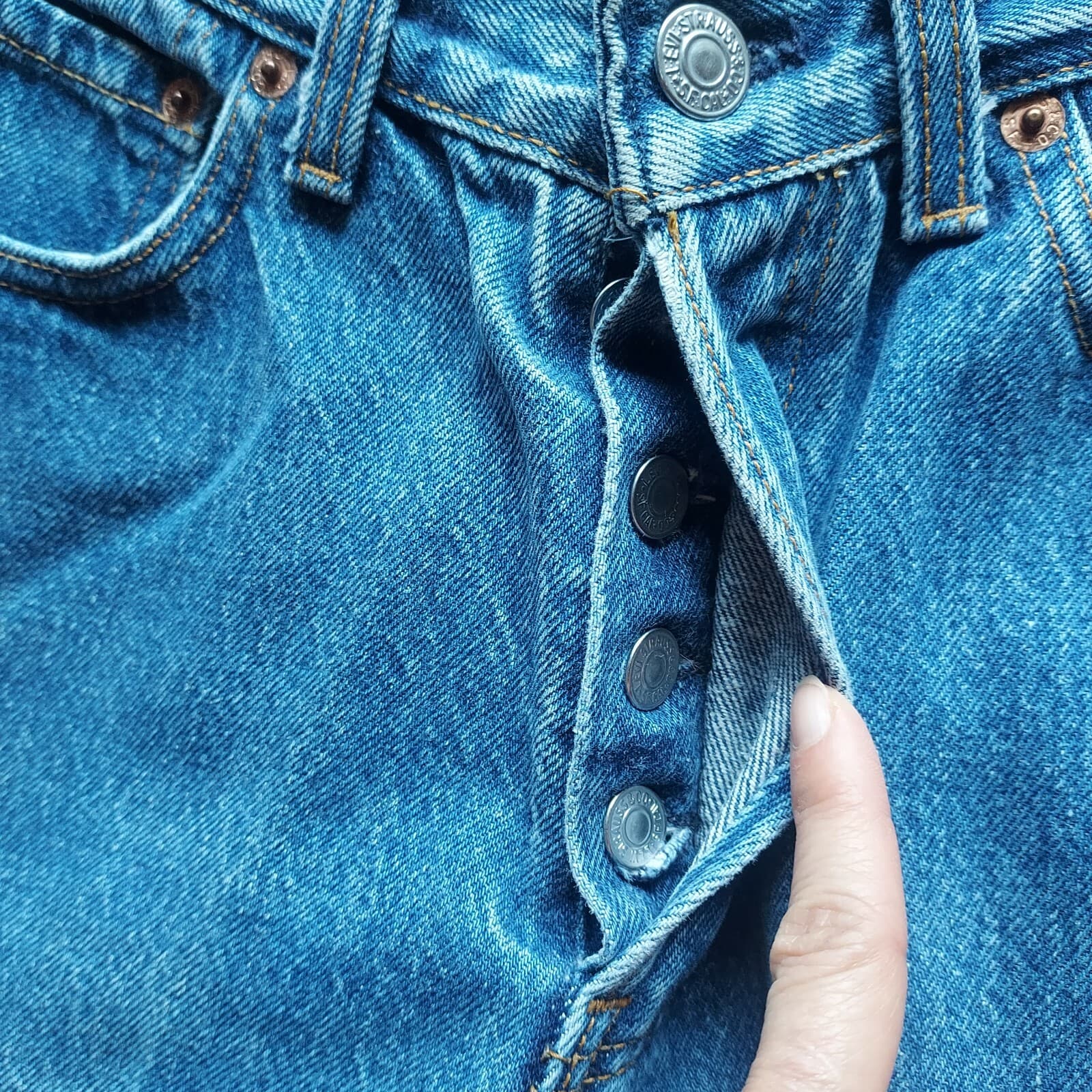 Vintage'60s Levi's 17501 Button-Fly High Rise Jeans Blue Women Sz.7 Made in USA - Thumbnail 5