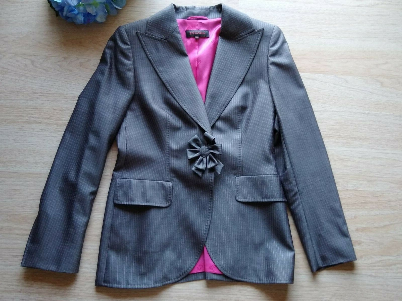 NWT ESCADA Wool Silk Blend 2pc Suit Set Blazer Skirt Gray Pink Pinstripe Sz.38 - Thumbnail 2