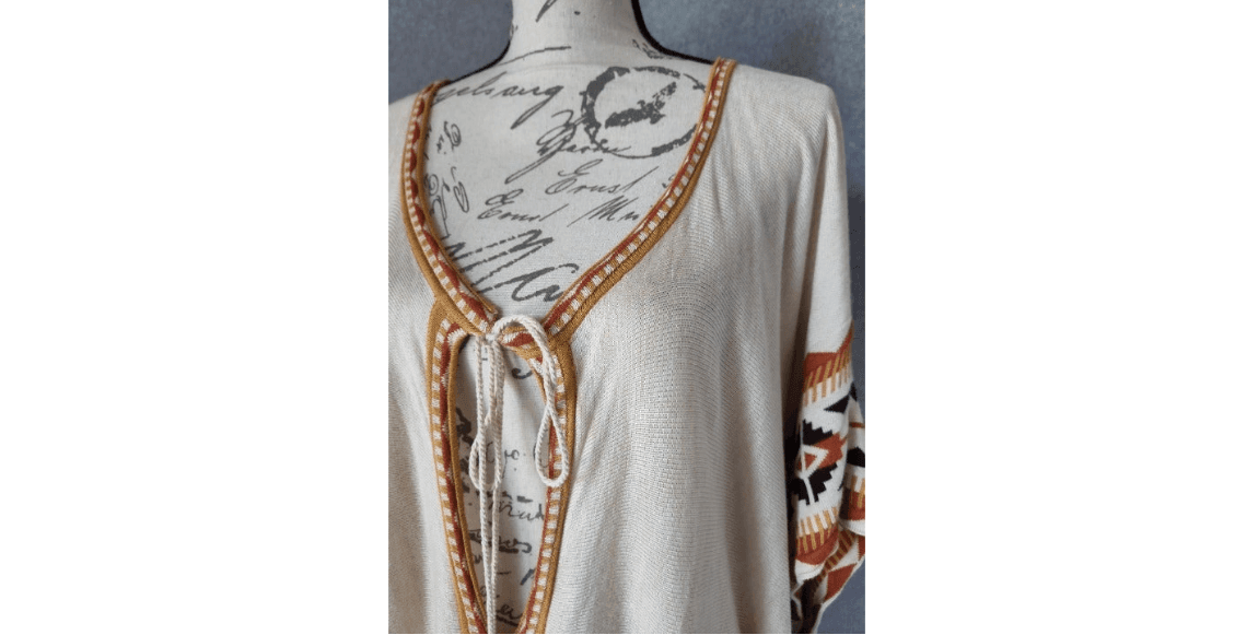 Idol Mind Rush Creek Southwest Aztec Poncho Tassel Fringe Beige Viscose Size S/M - Thumbnail 3