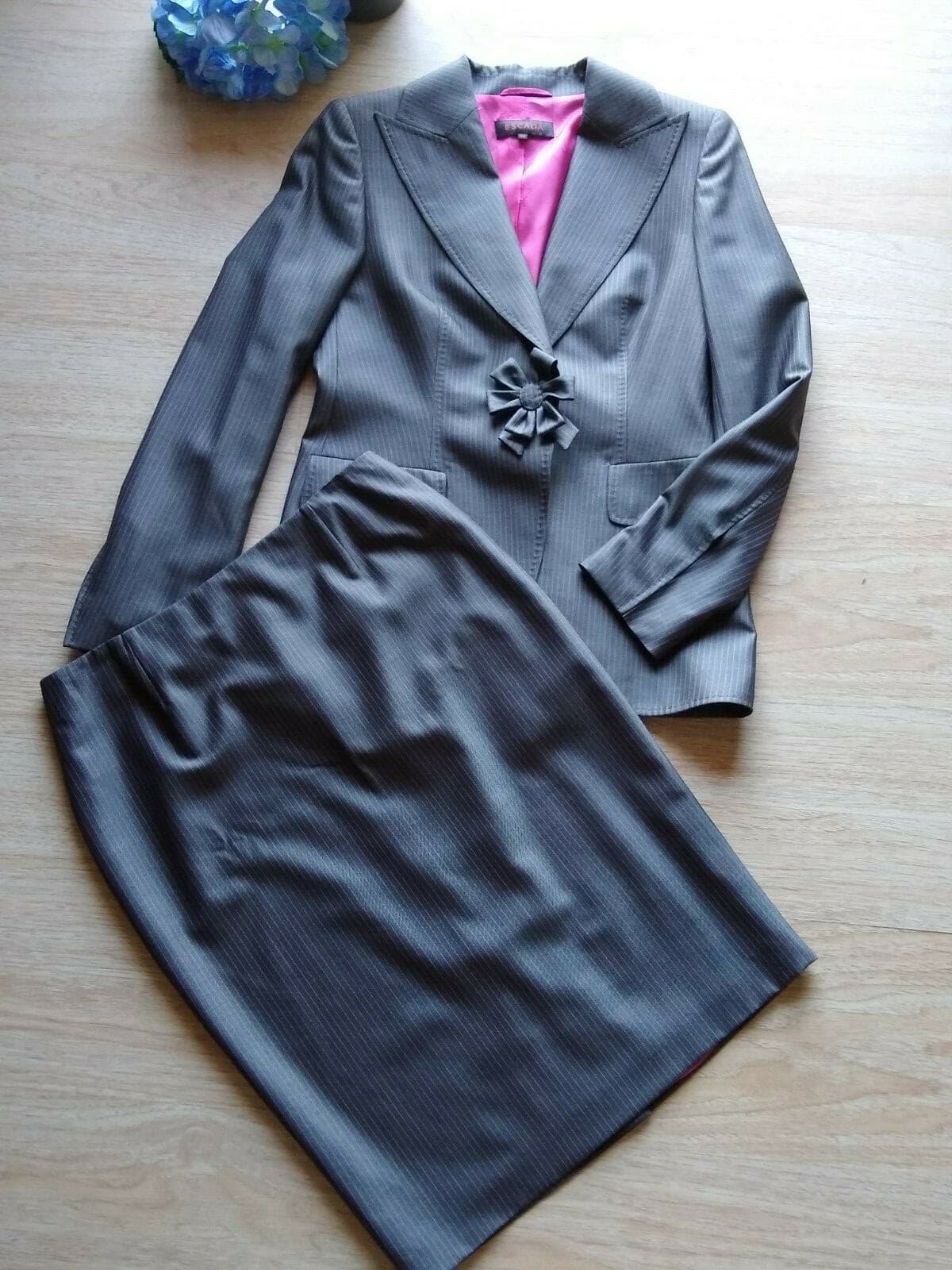 NWT ESCADA Wool Silk Blend 2pc Suit Set Blazer Skirt Gray Pink Pinstripe Sz.38 - Thumbnail 3
