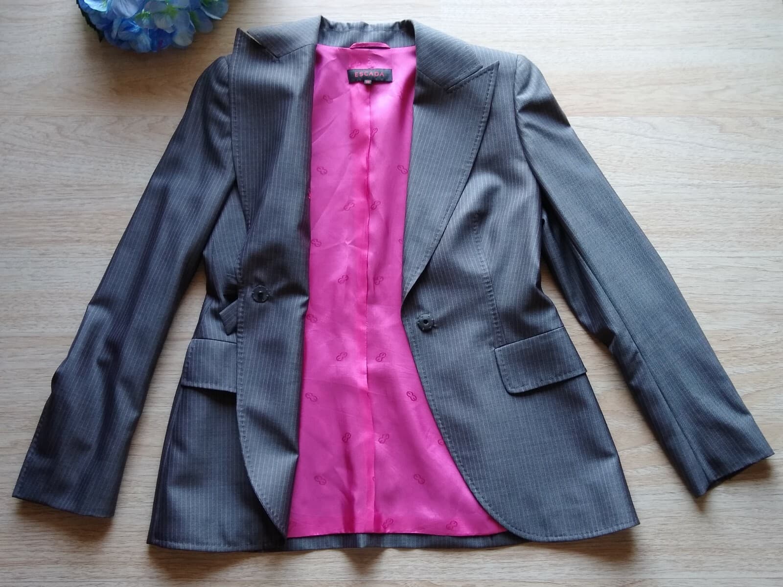 NWT ESCADA Wool Silk Blend 2pc Suit Set Blazer Skirt Gray Pink Pinstripe Sz.38 - Thumbnail 4