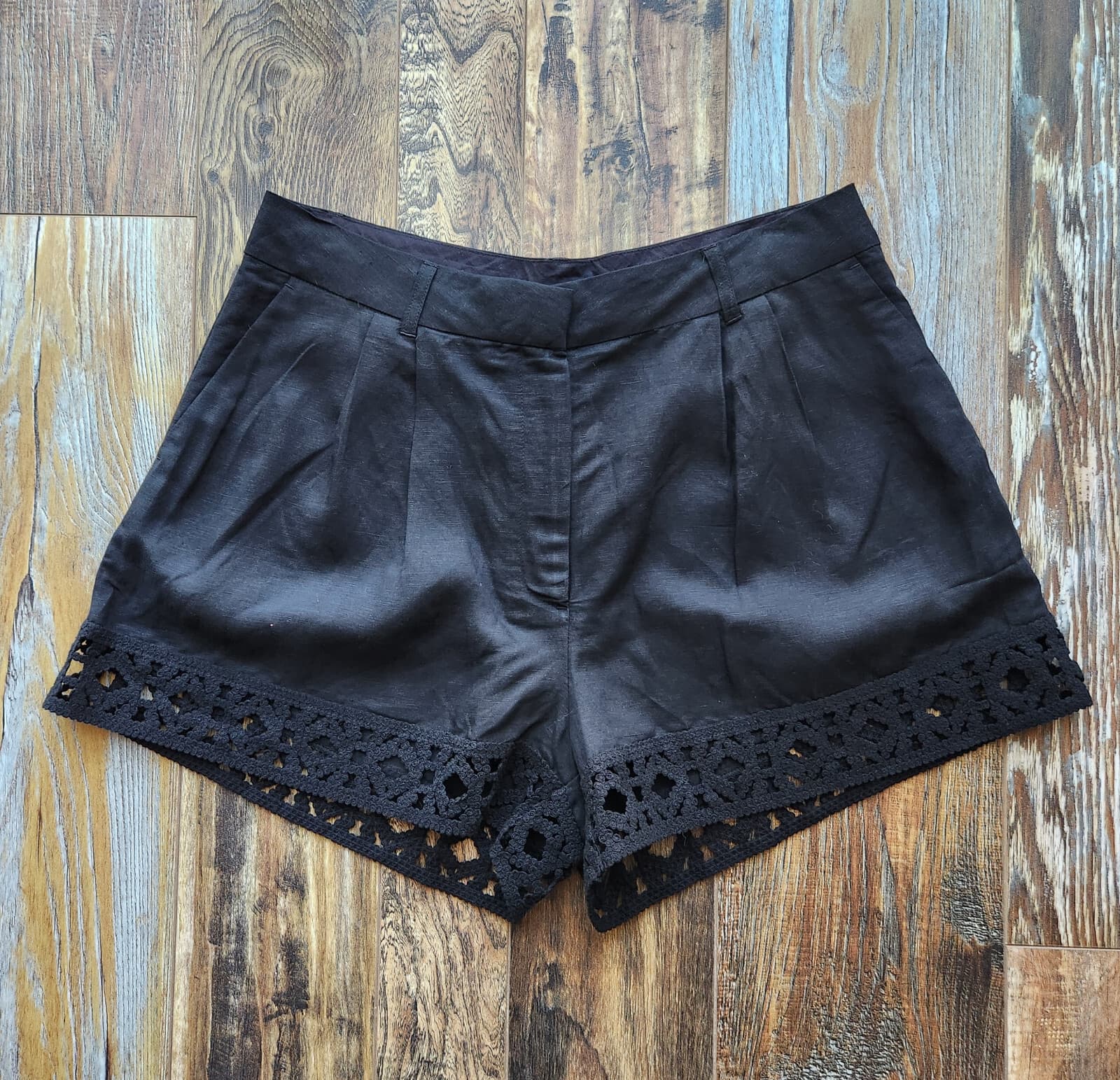 NWT H&M Crochet-Look Trim Front-Pleat Linen Blend Shorts Zip Pocket Black Sz.14