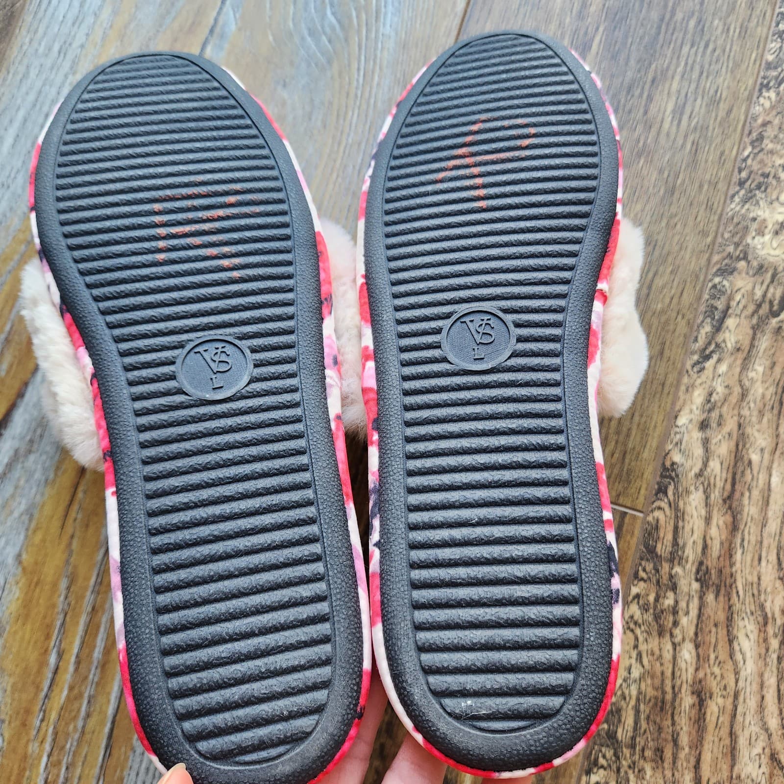 NWoB Victoria's Secret Signature Sz.L Satin Faux Fur Floral Slippers Pink Beige - Thumbnail 6