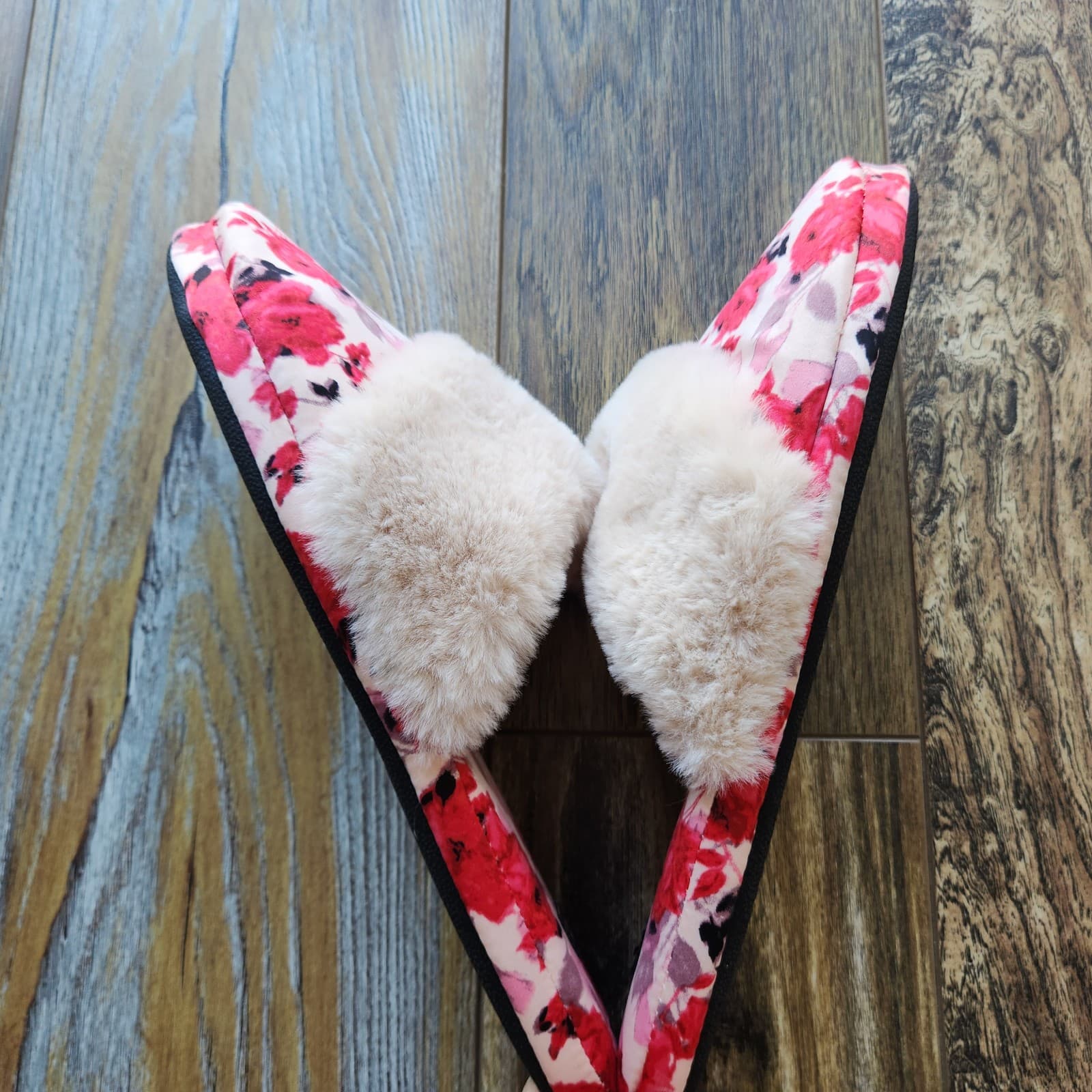 NWoB Victoria's Secret Signature Sz.L Satin Faux Fur Floral Slippers Pink Beige - Thumbnail 4