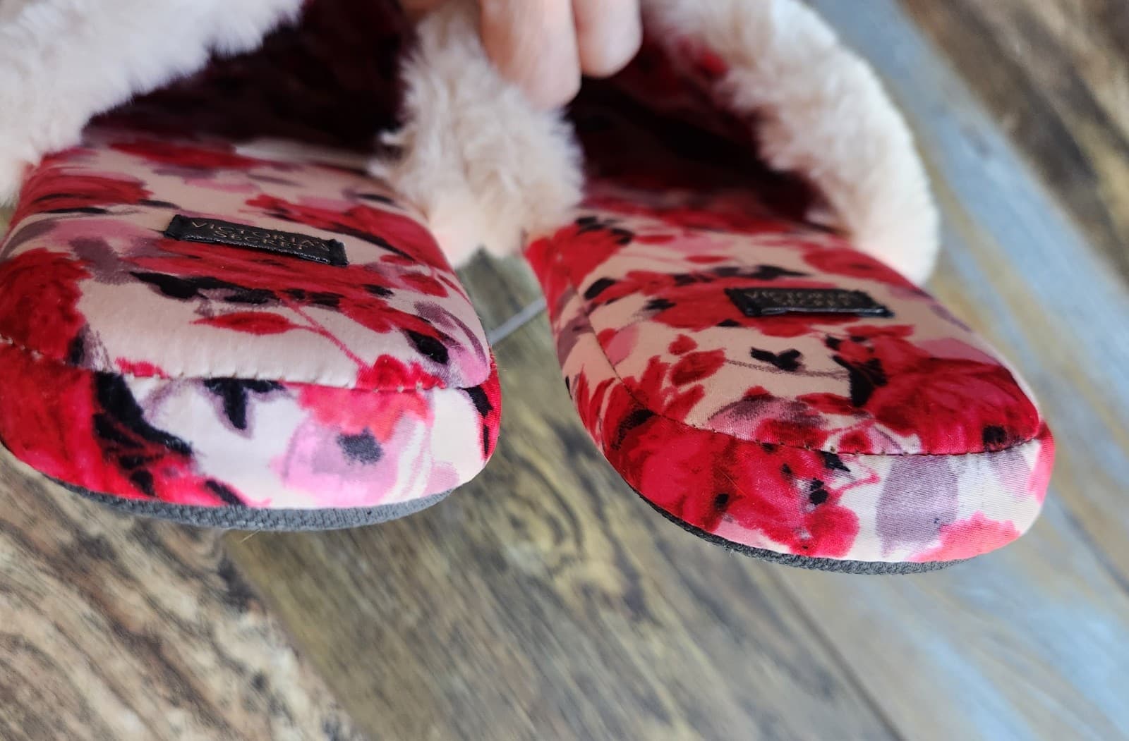 NWoB Victoria's Secret Signature Sz.L Satin Faux Fur Floral Slippers Pink Beige - Thumbnail 10